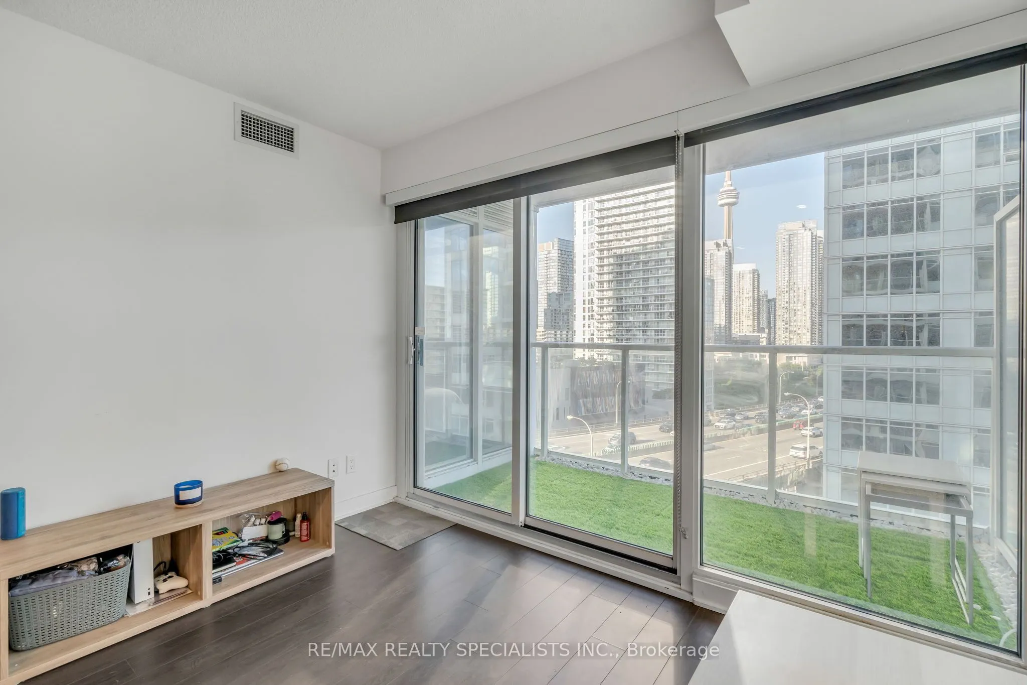19 Bathurst Street, #1109