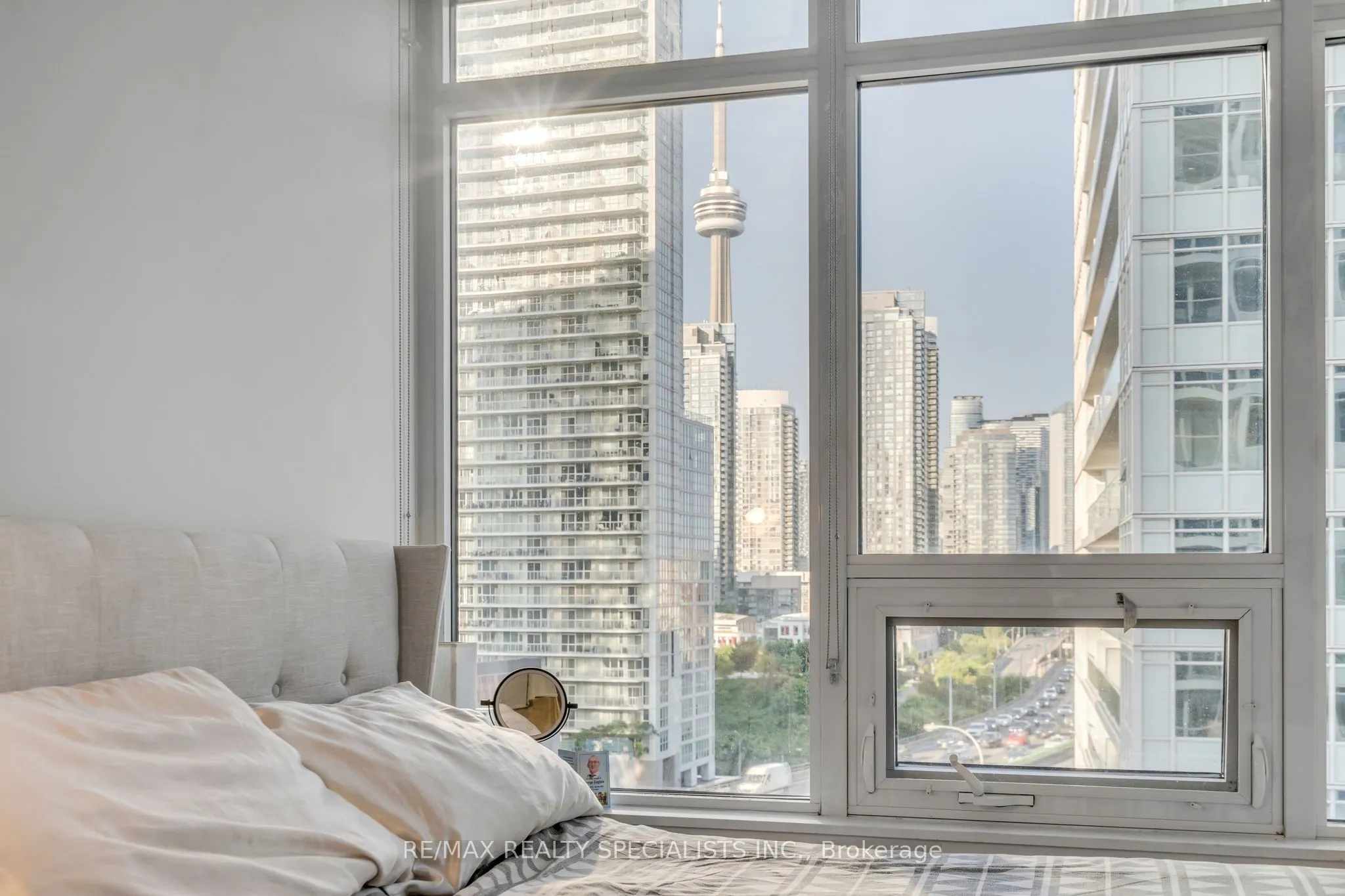 19 Bathurst Street, #1109