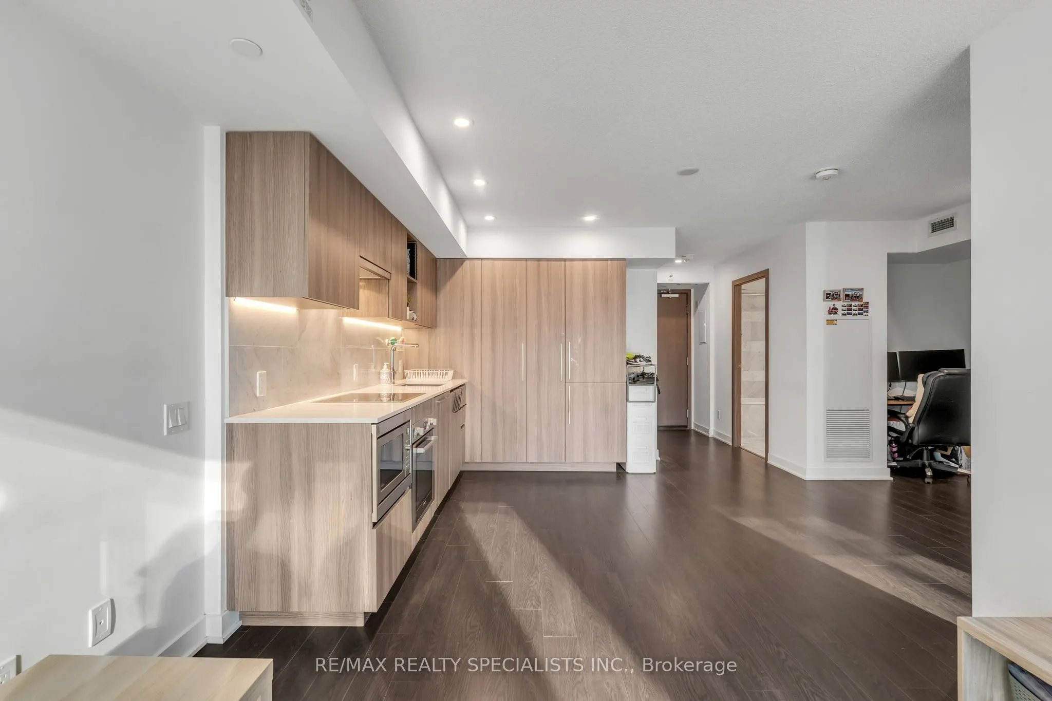 19 Bathurst Street, #1109