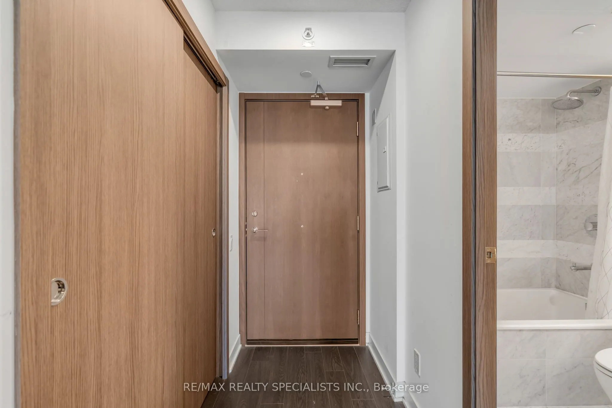 19 Bathurst Street, #1109
