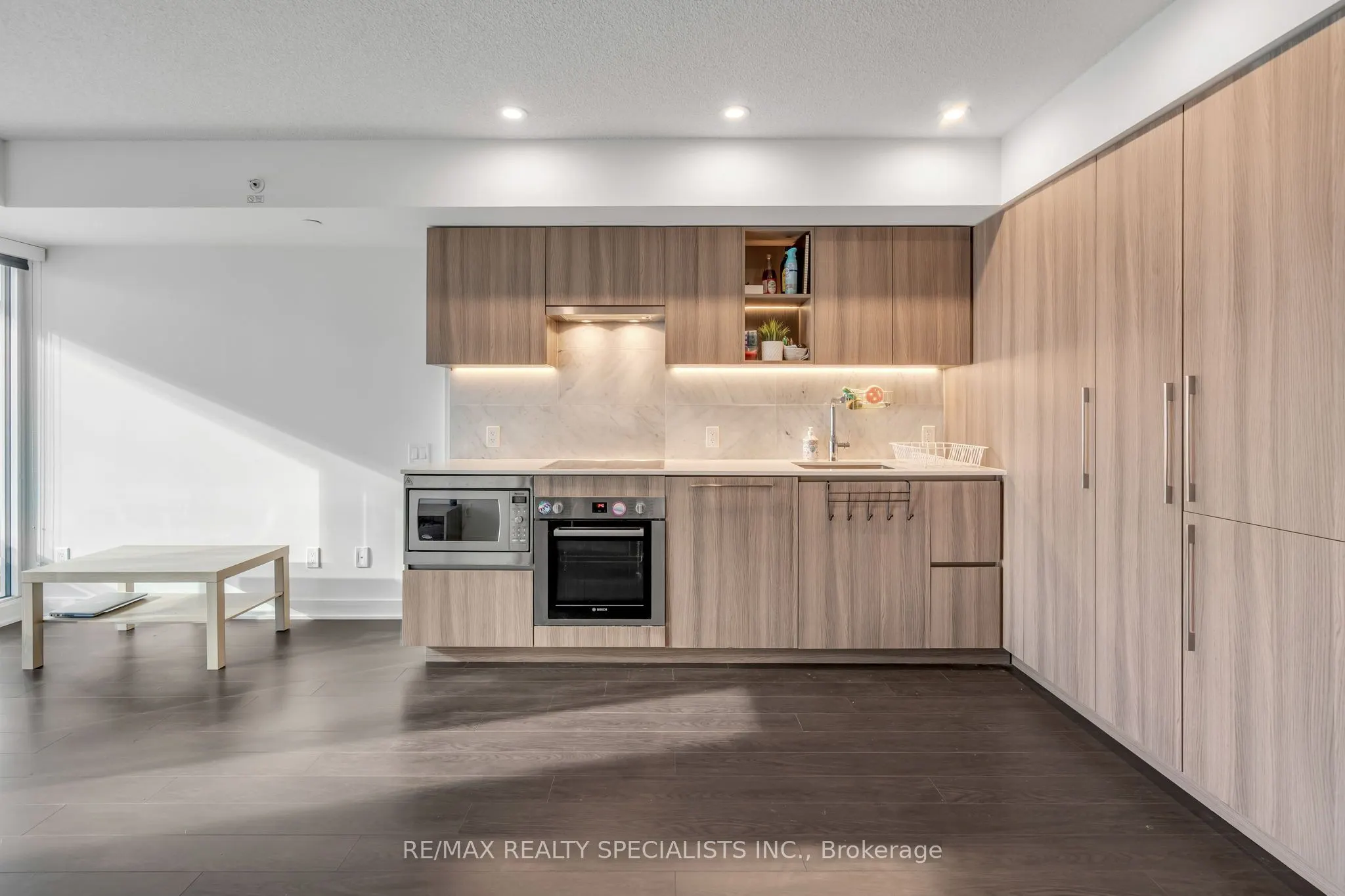 19 Bathurst Street, #1109