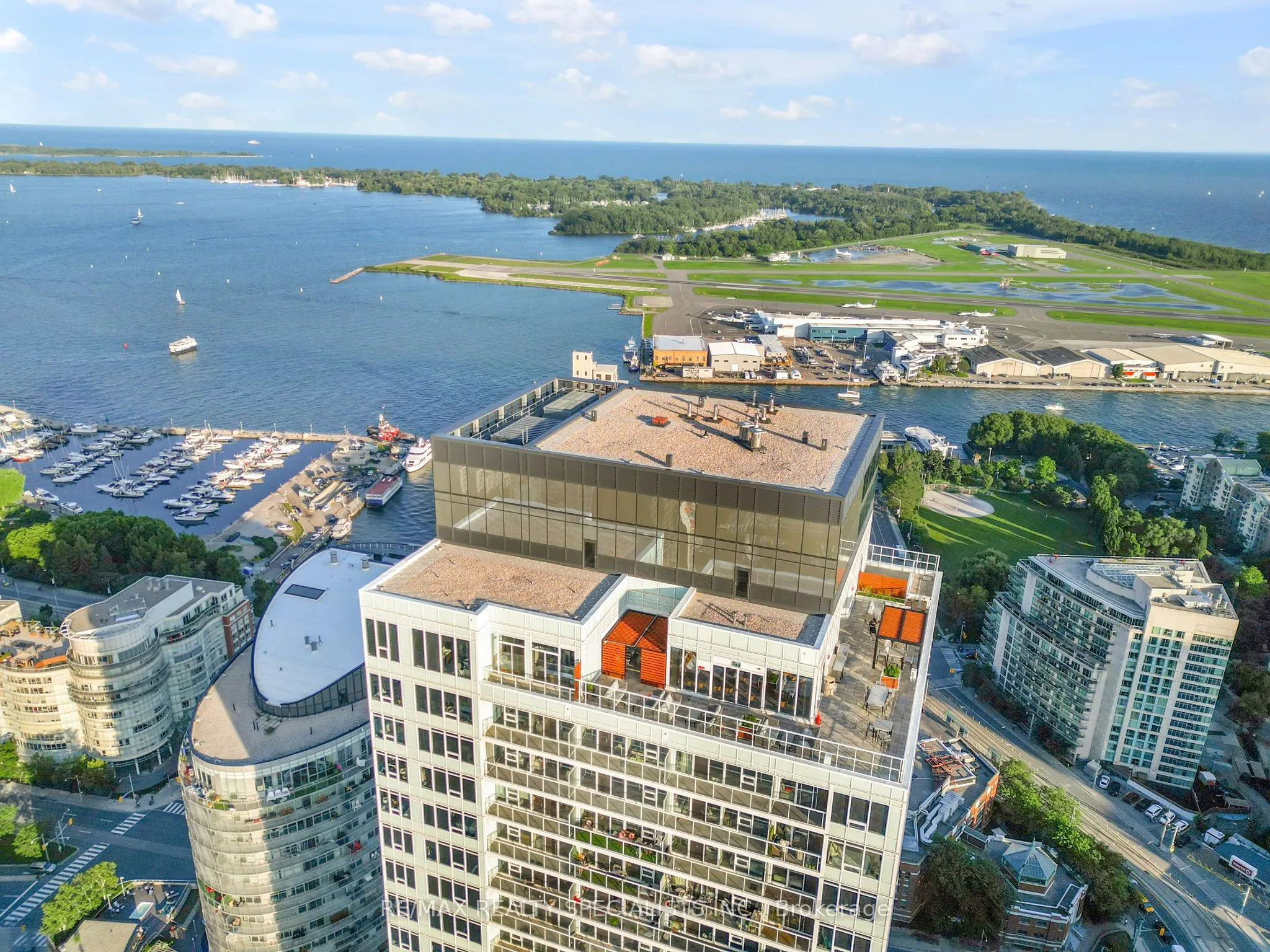19 Bathurst Street, #1109
