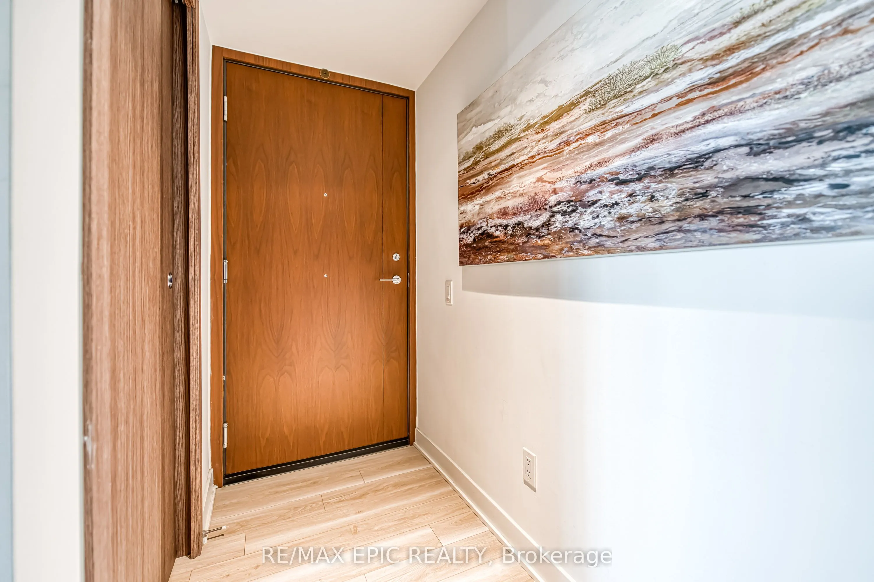17 Bathurst Street, #810