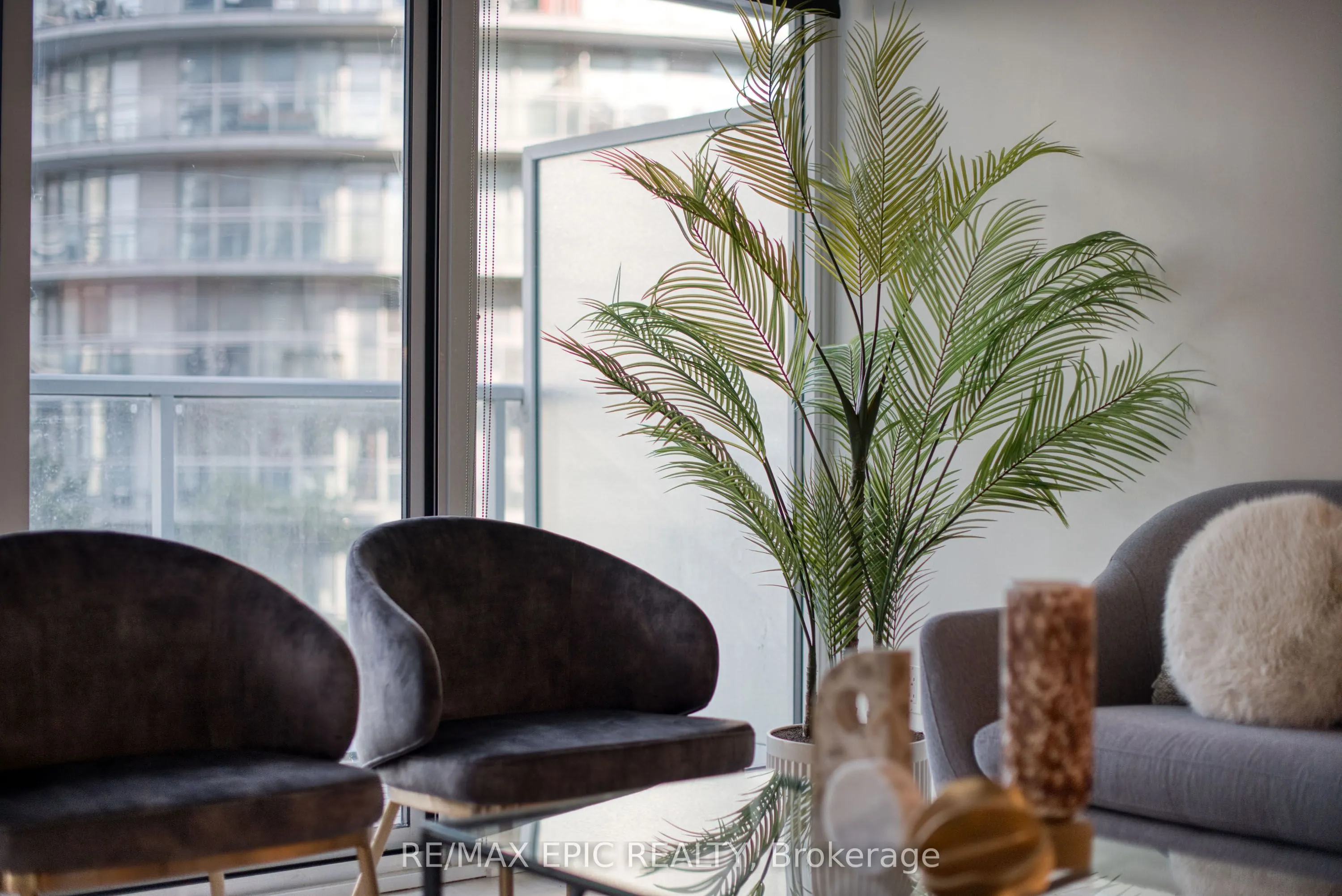 17 Bathurst Street, #810