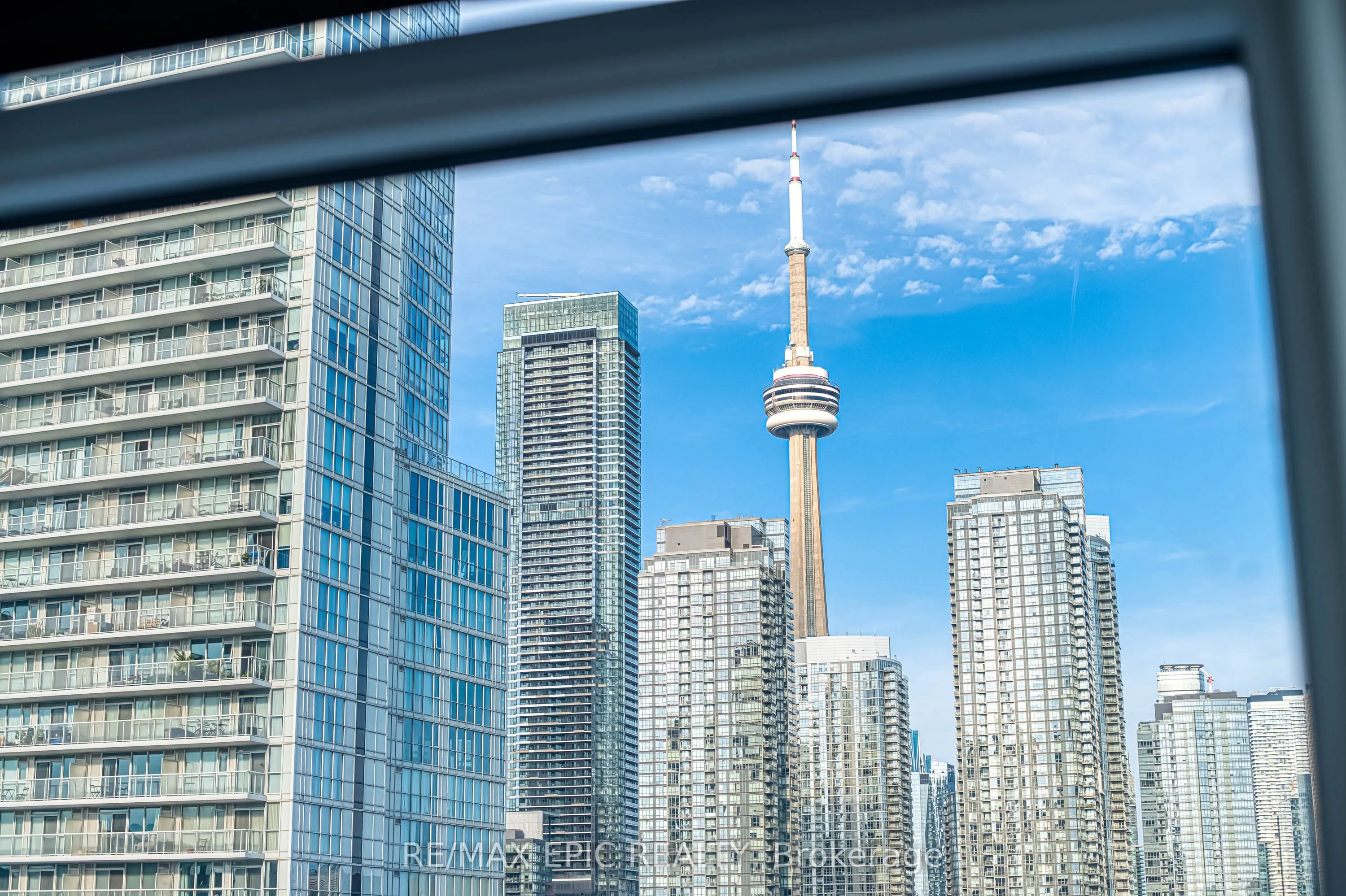 17 Bathurst Street, #810