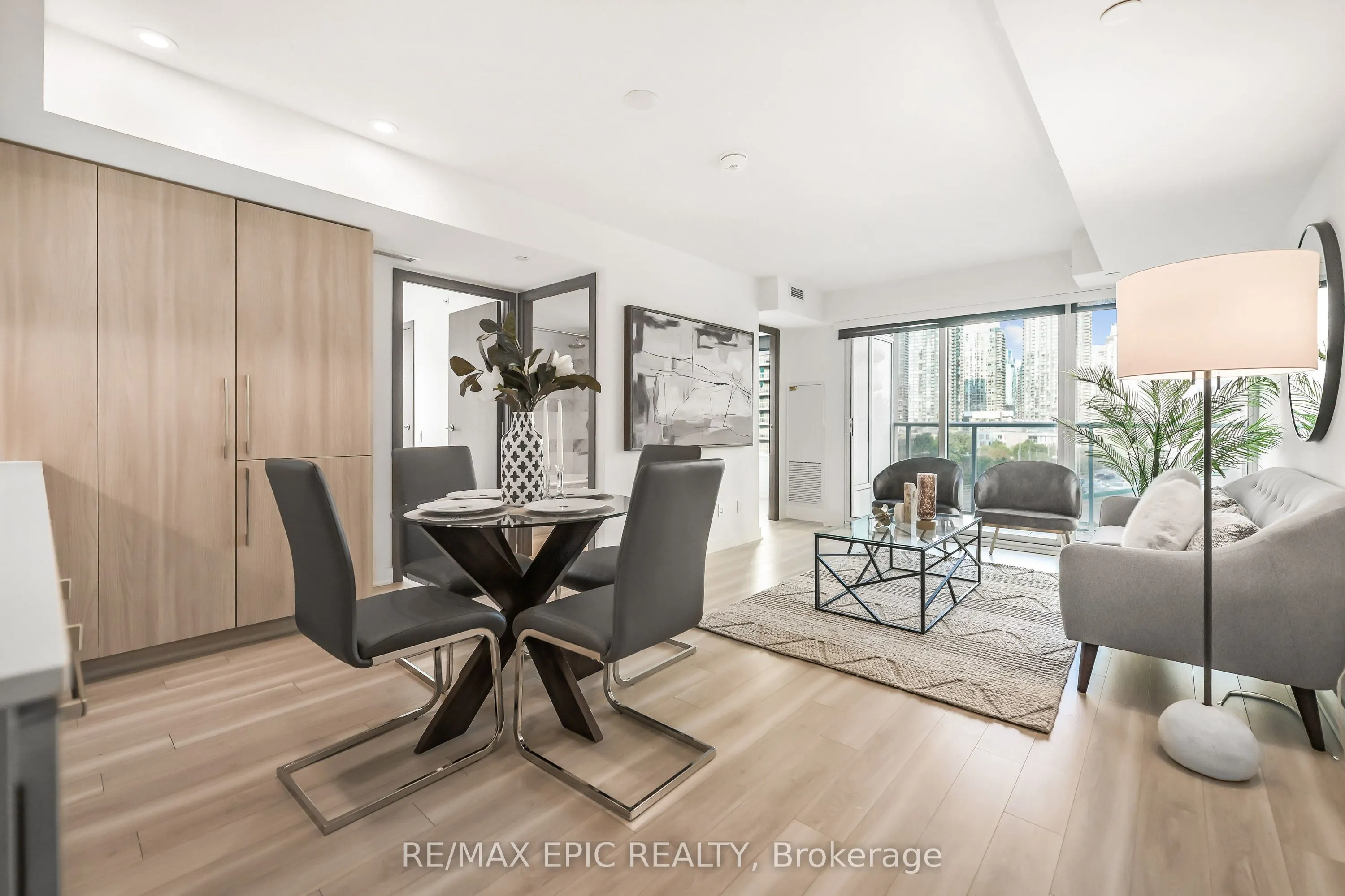17 Bathurst Street, #810