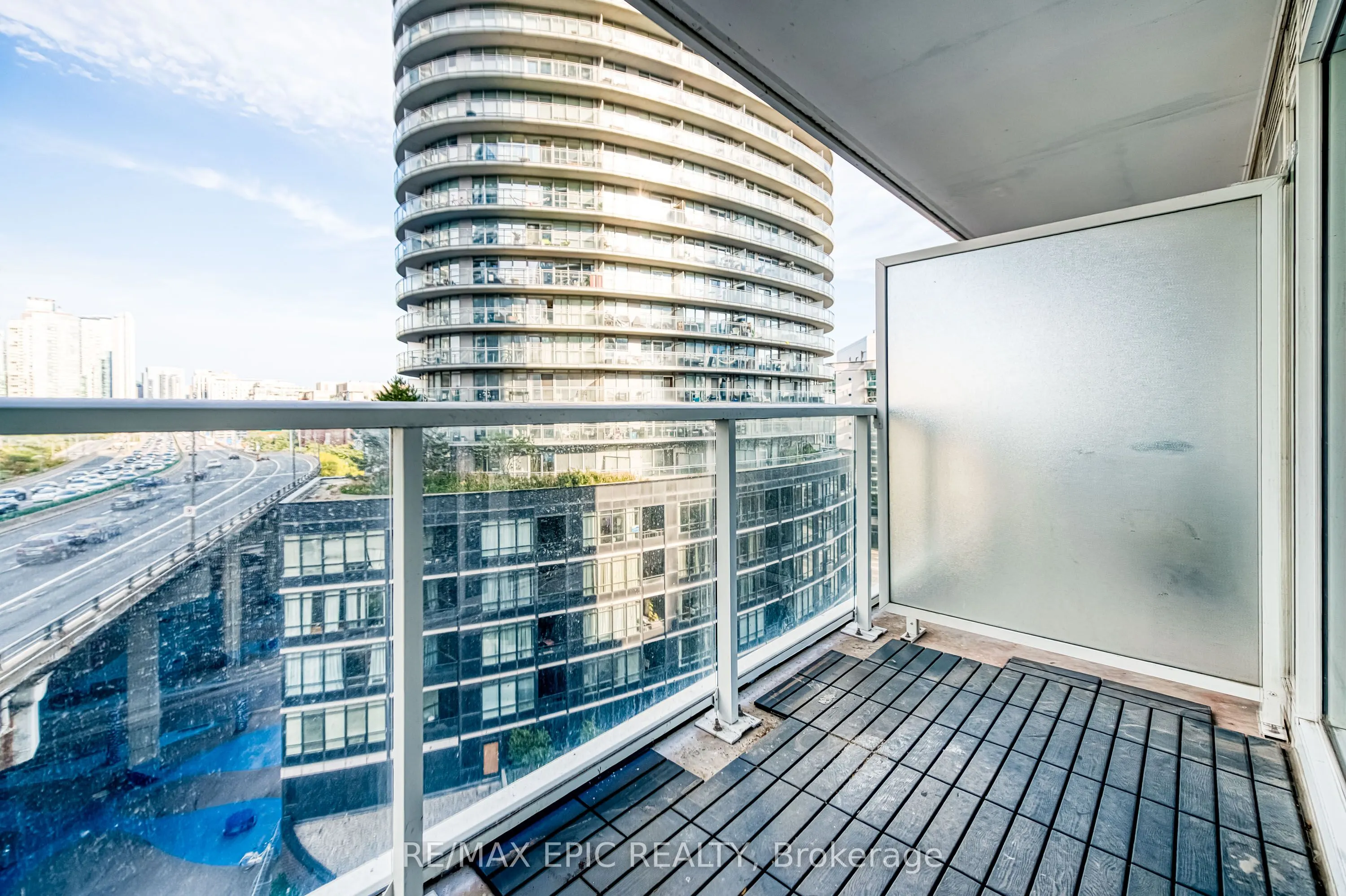 17 Bathurst Street, #810