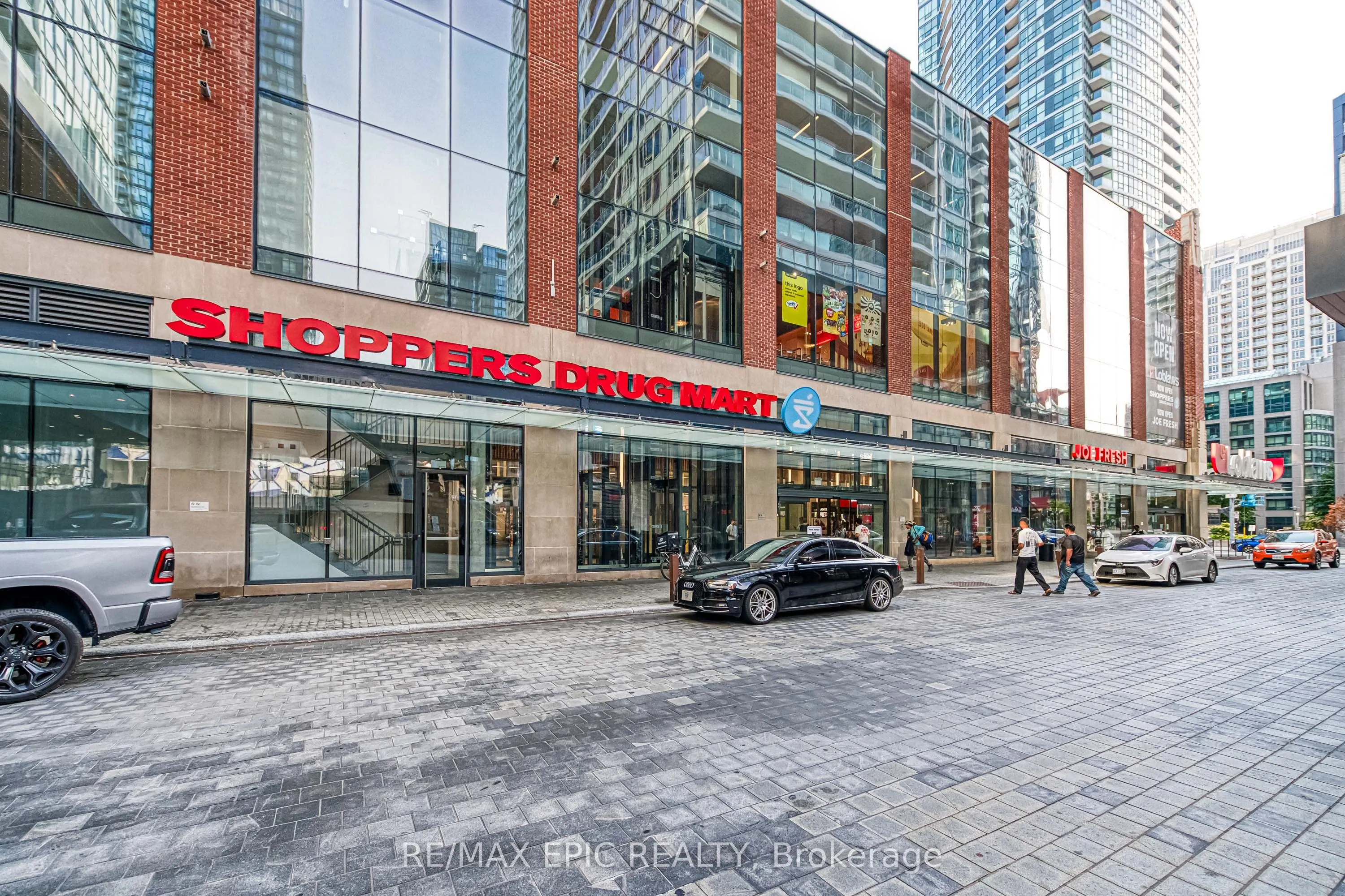 17 Bathurst Street, #810