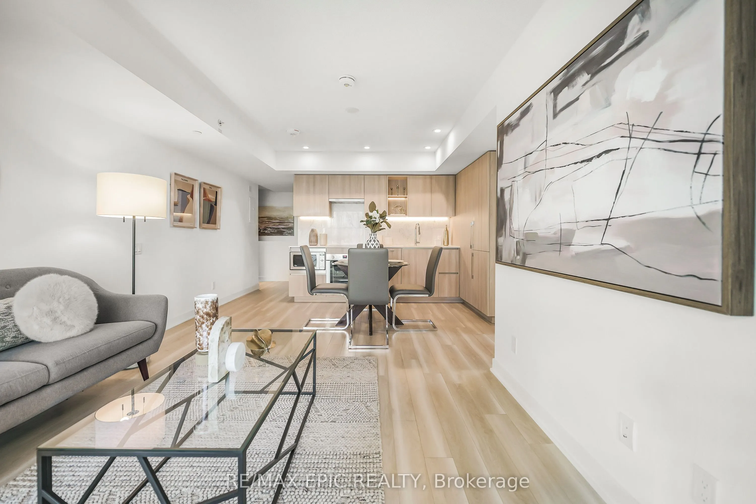 17 Bathurst Street, #810