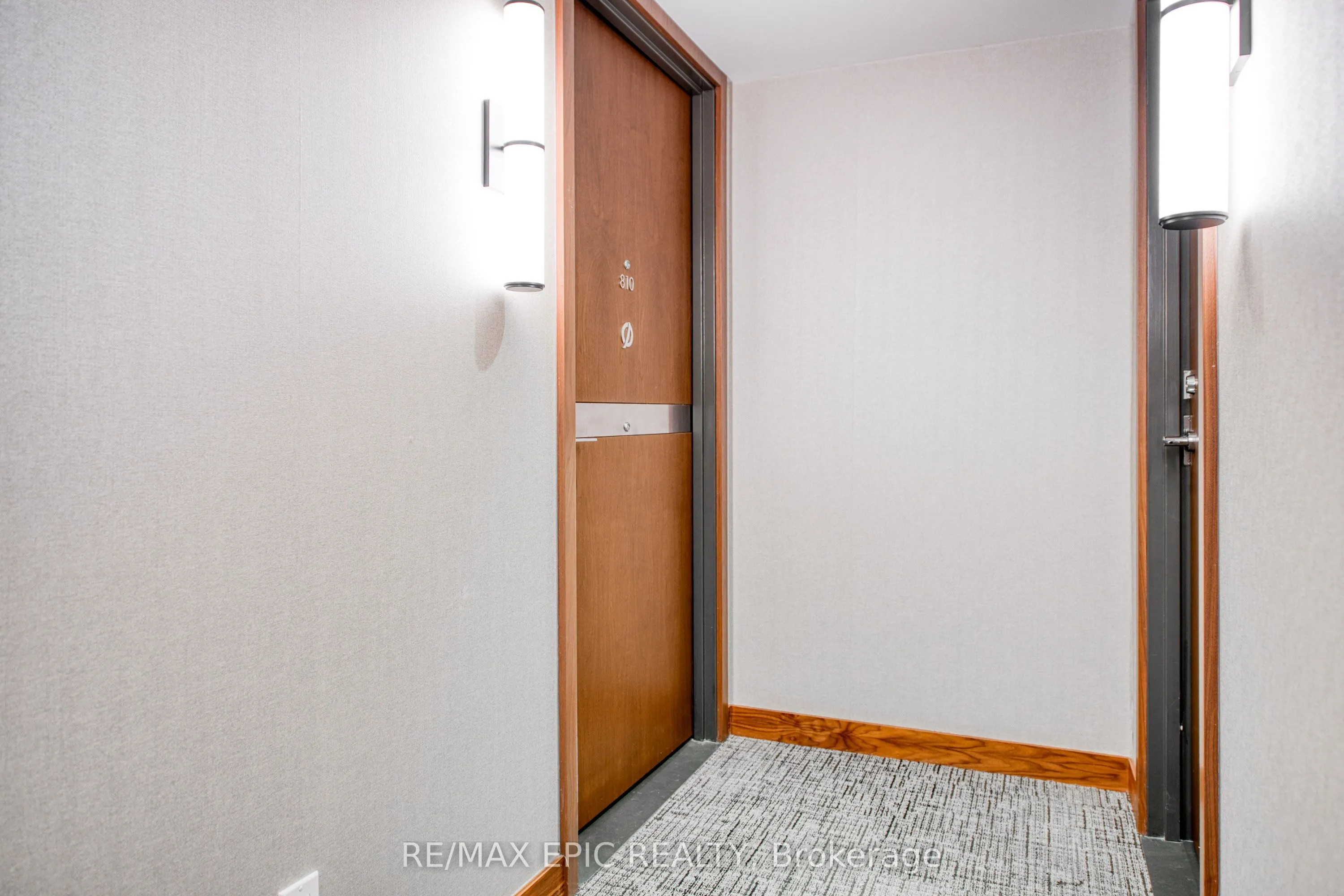 17 Bathurst Street, #810
