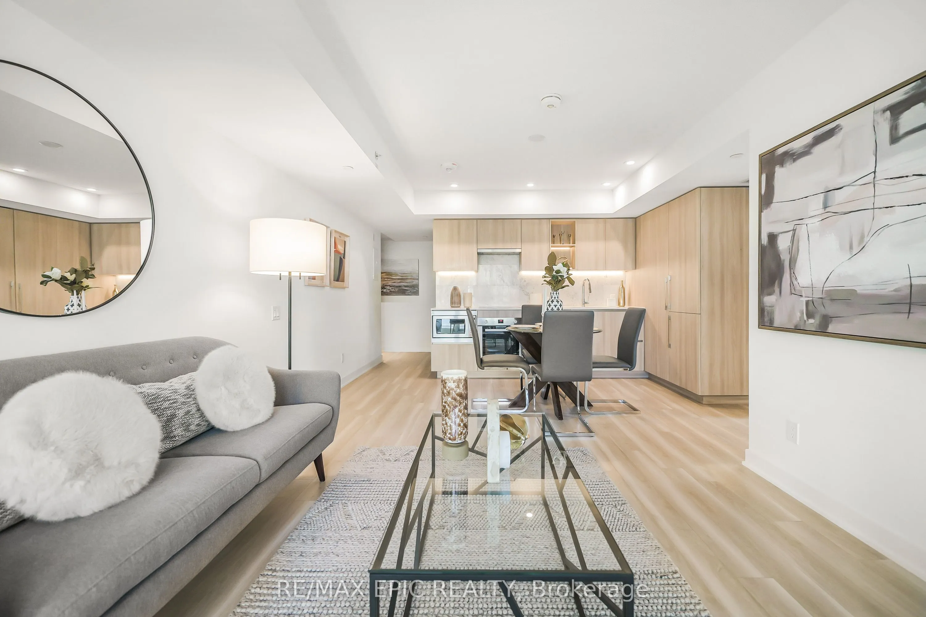 17 Bathurst Street, #810