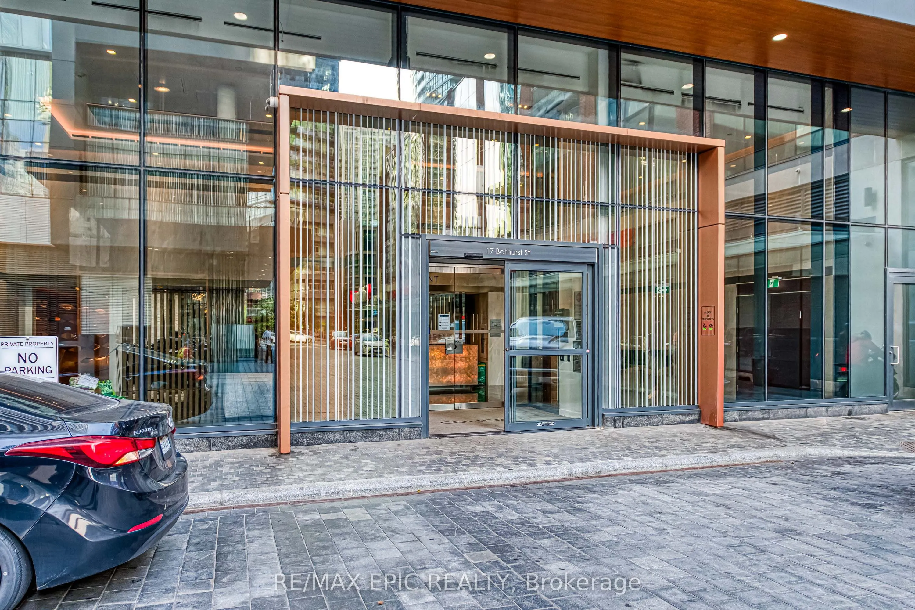 17 Bathurst Street, #810