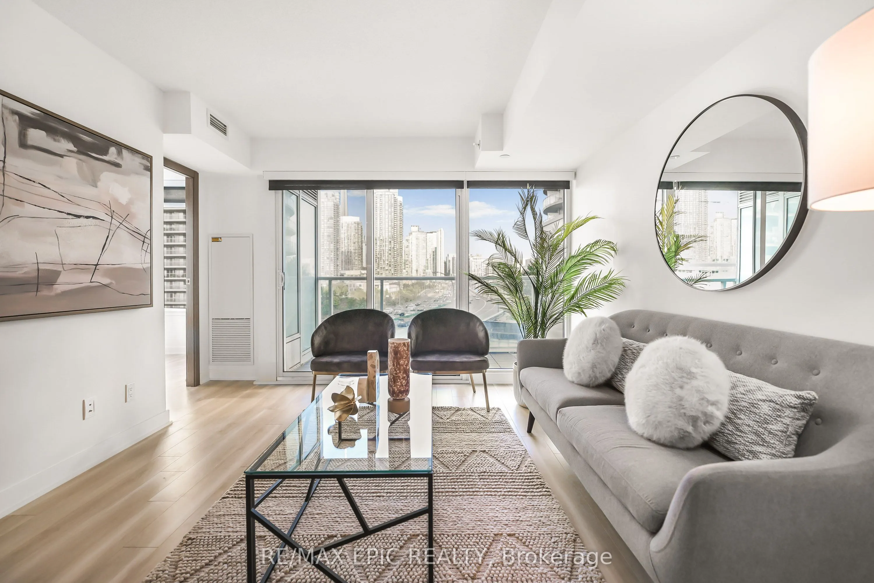 17 Bathurst Street, #810