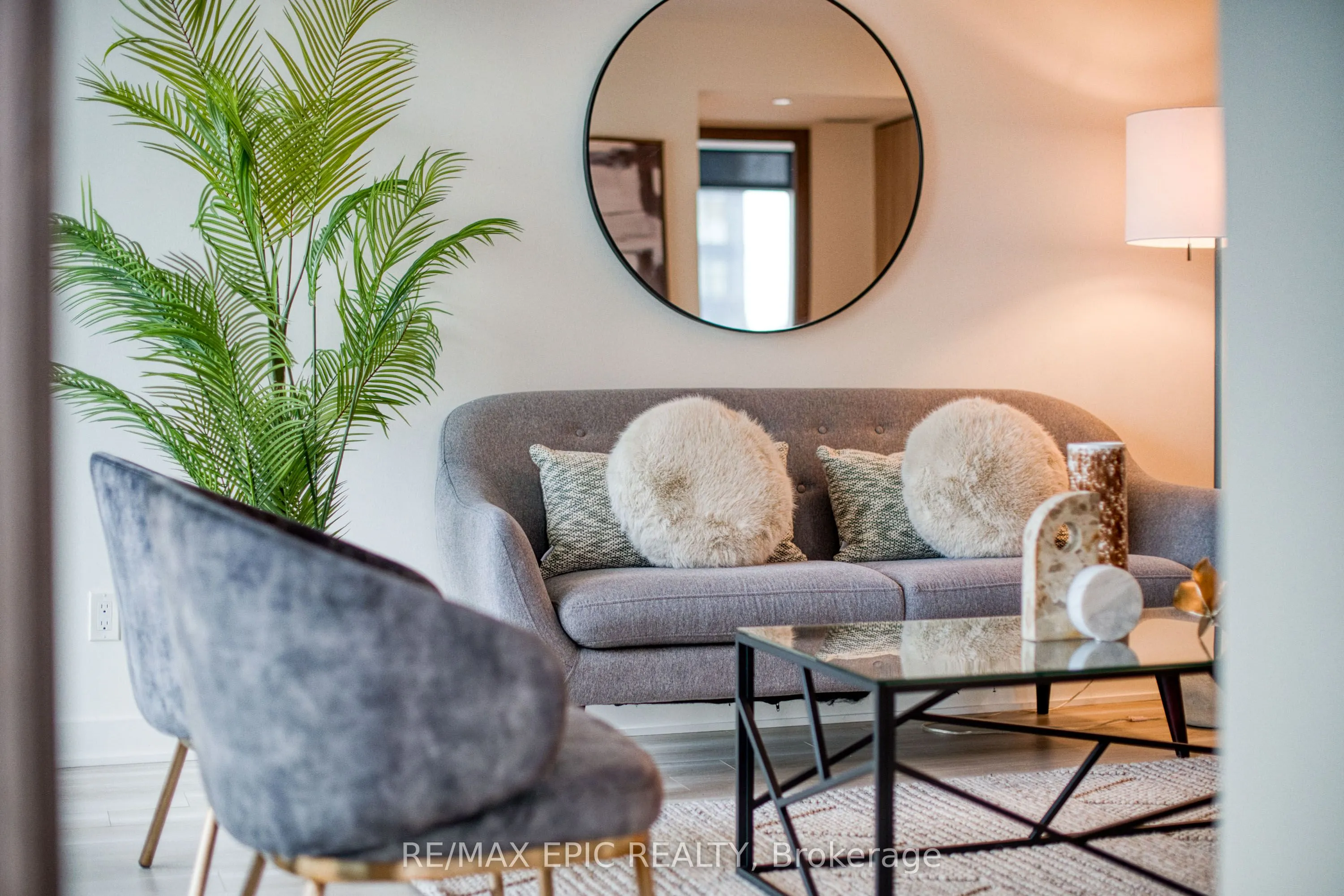 17 Bathurst Street, #810