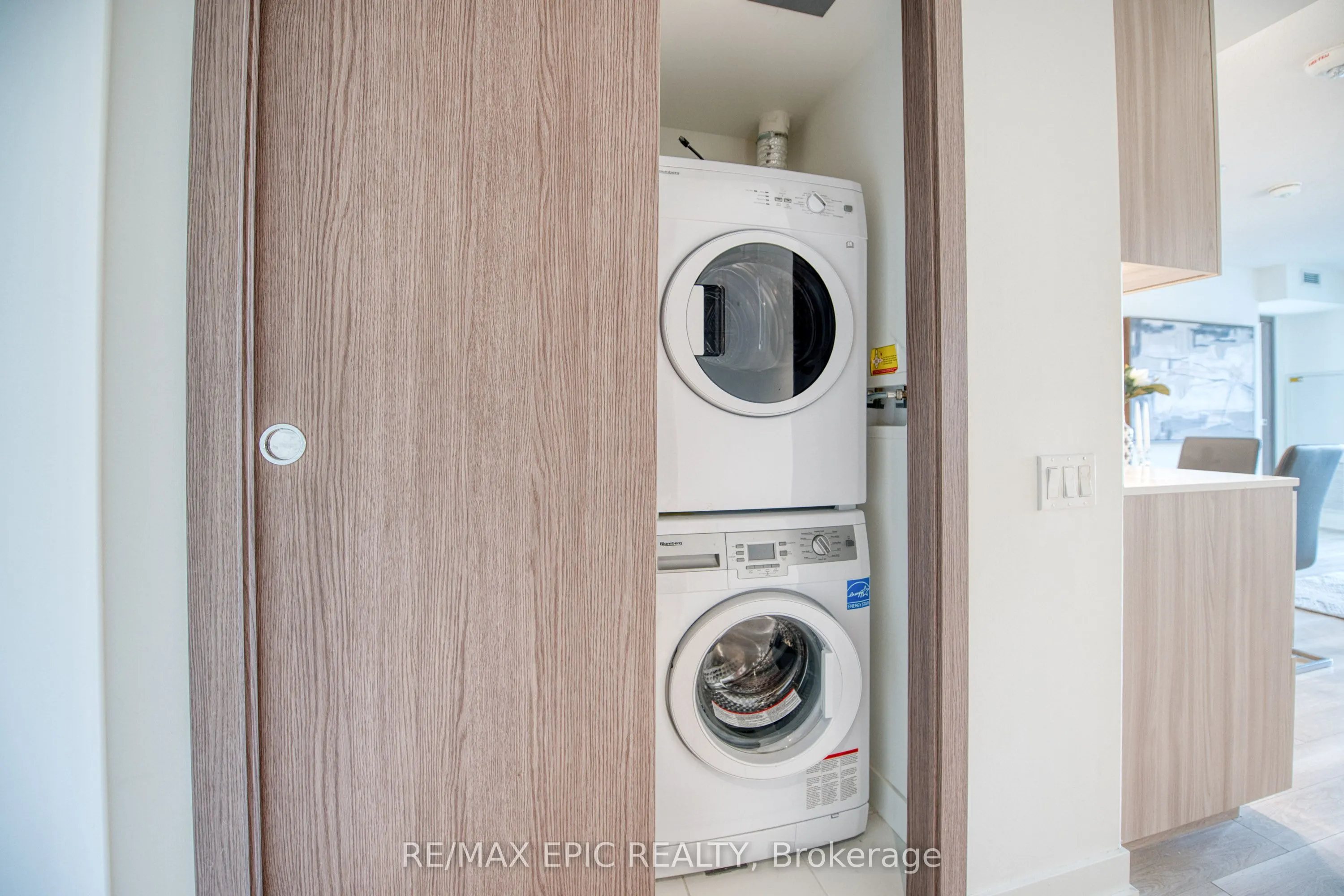 17 Bathurst Street, #810