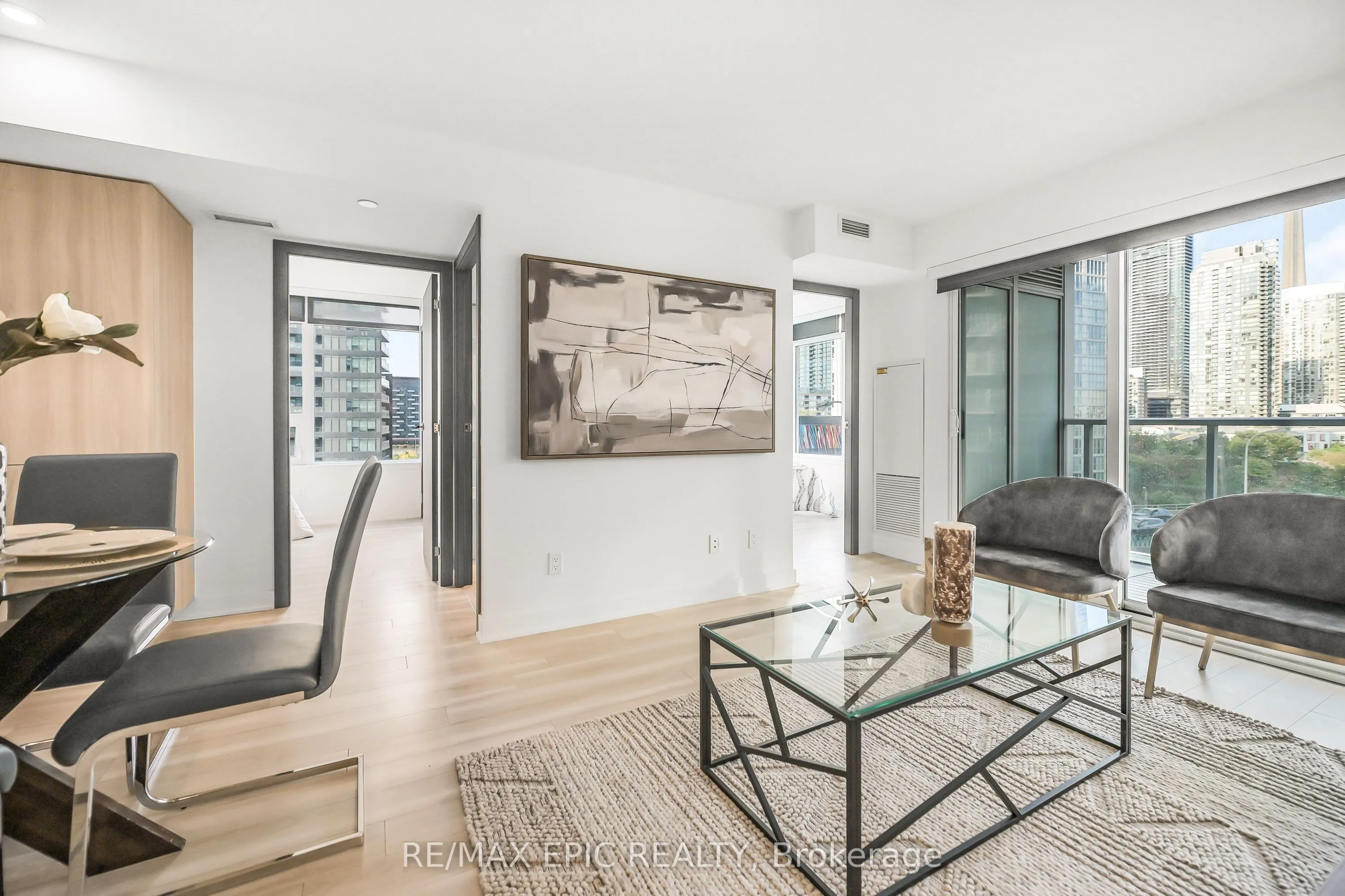 17 Bathurst Street, #810