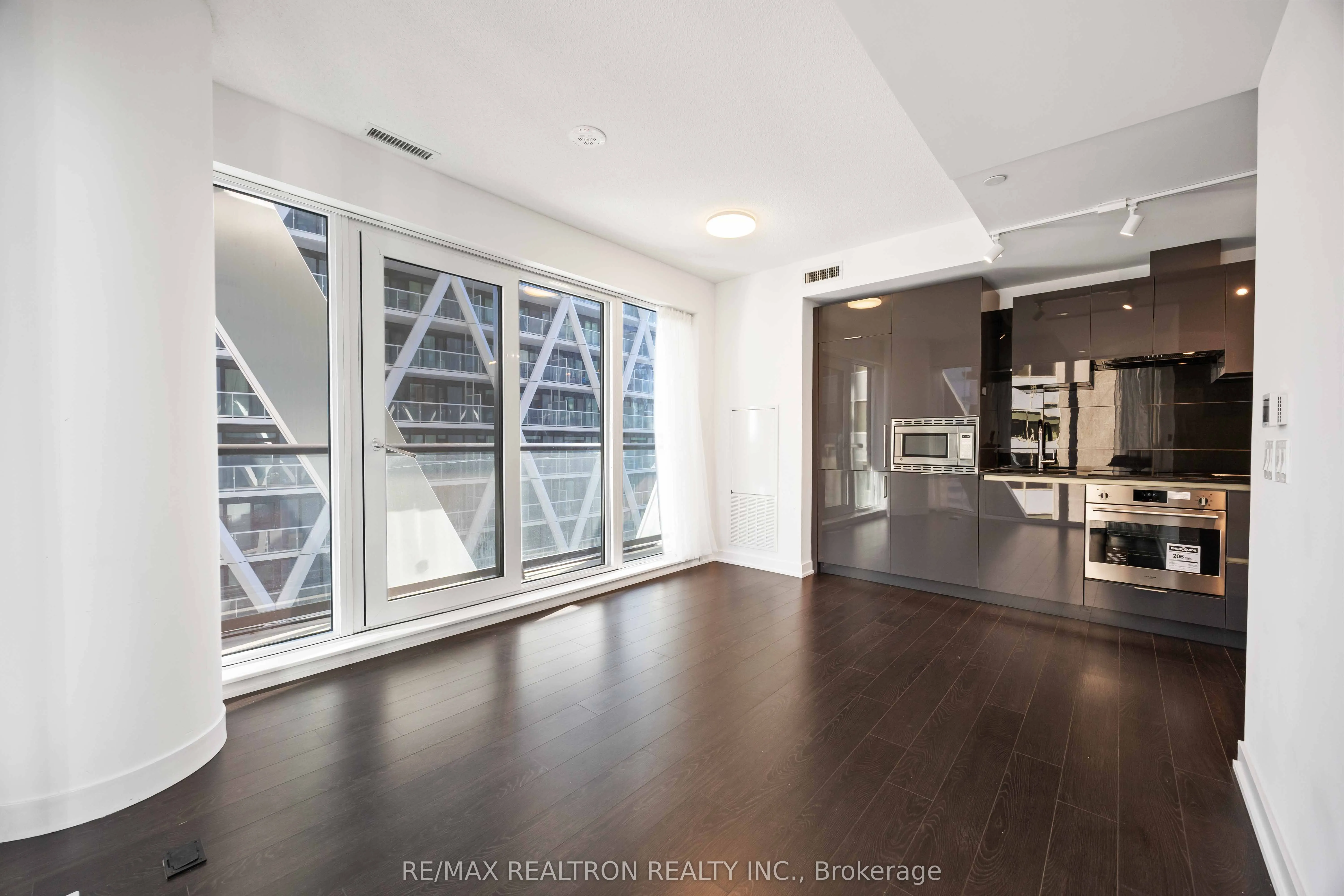 238 Simcoe Street, #1304