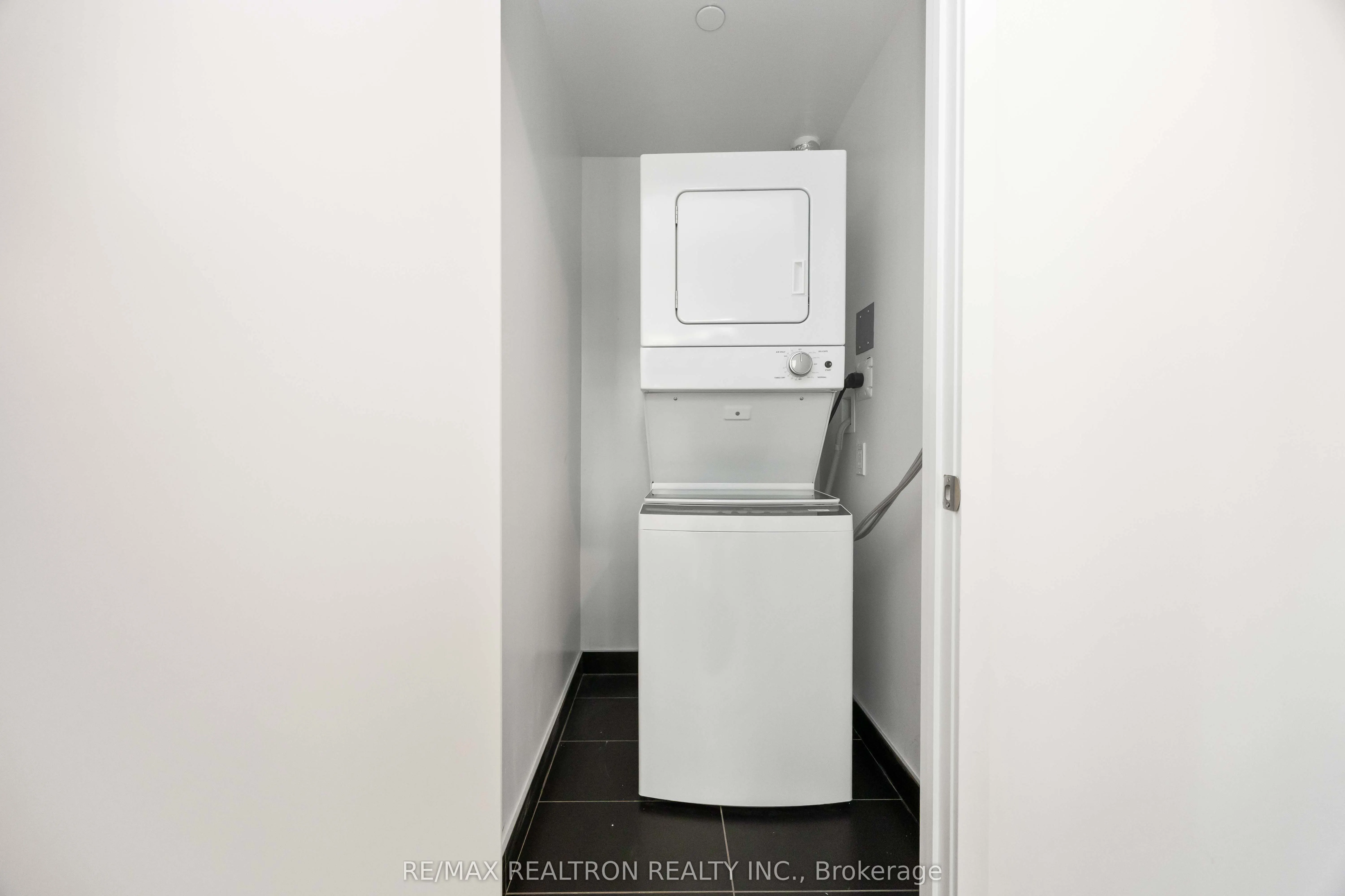 238 Simcoe Street, #1304