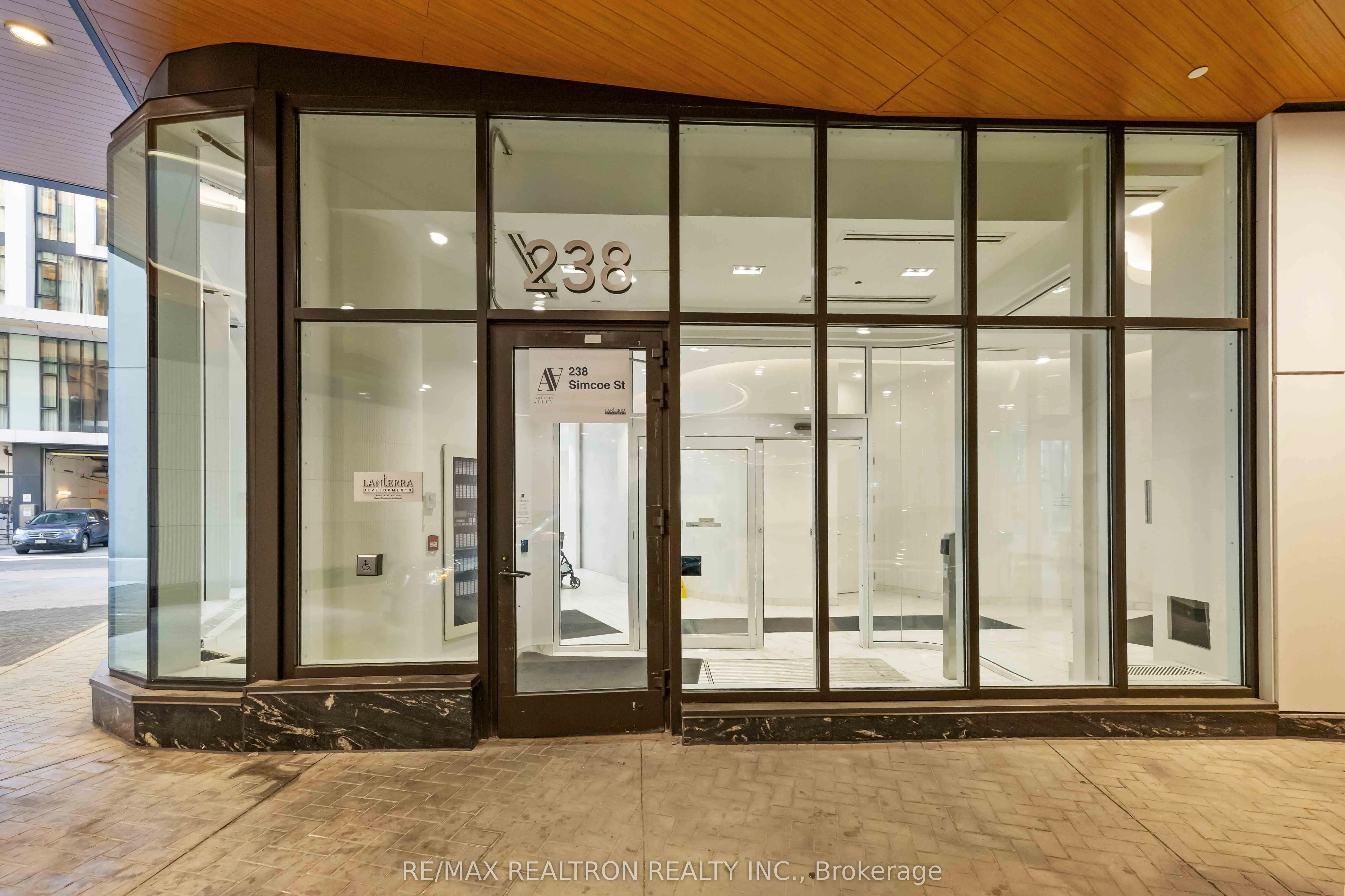 238 Simcoe Street, #1304