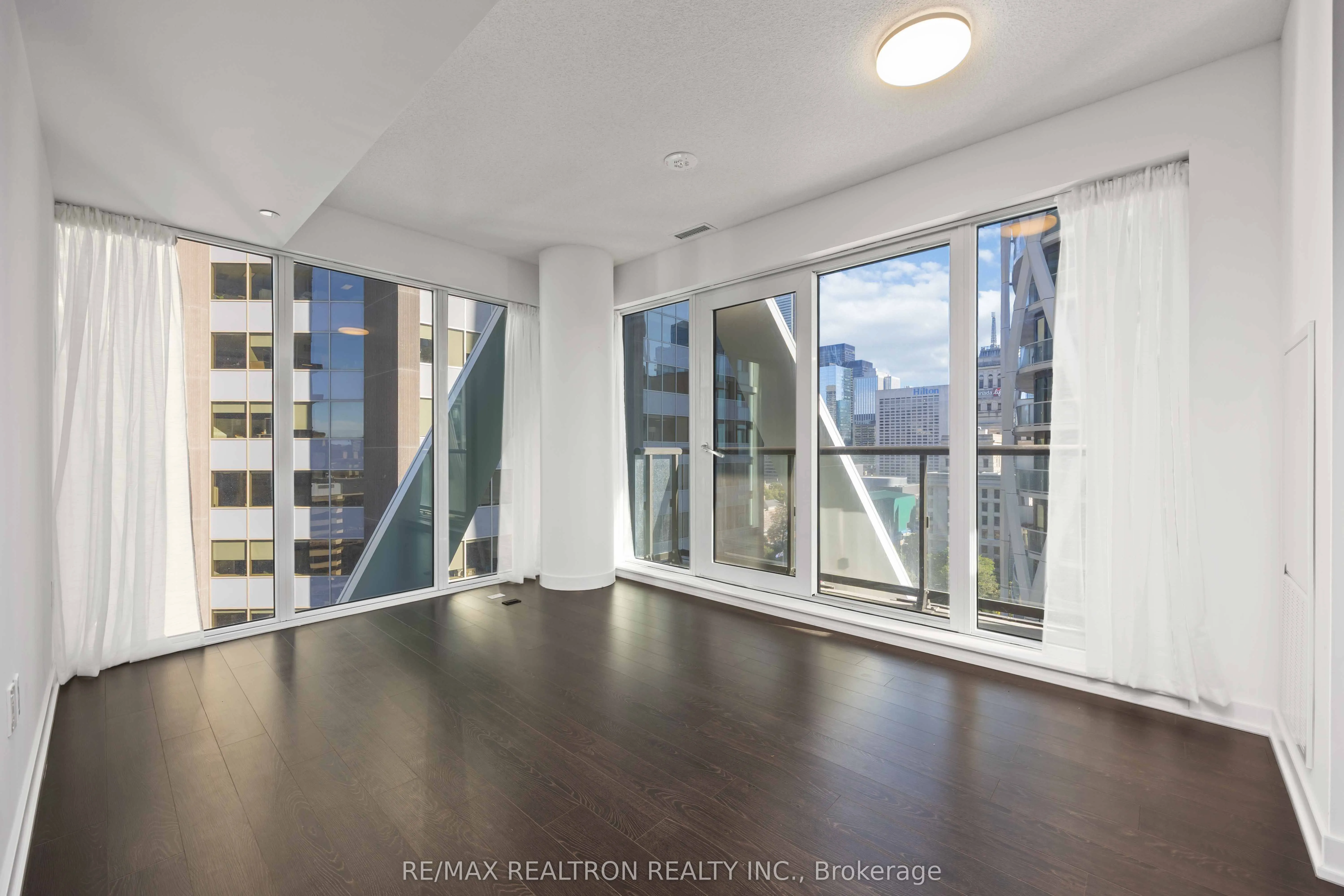 238 Simcoe Street, #1304
