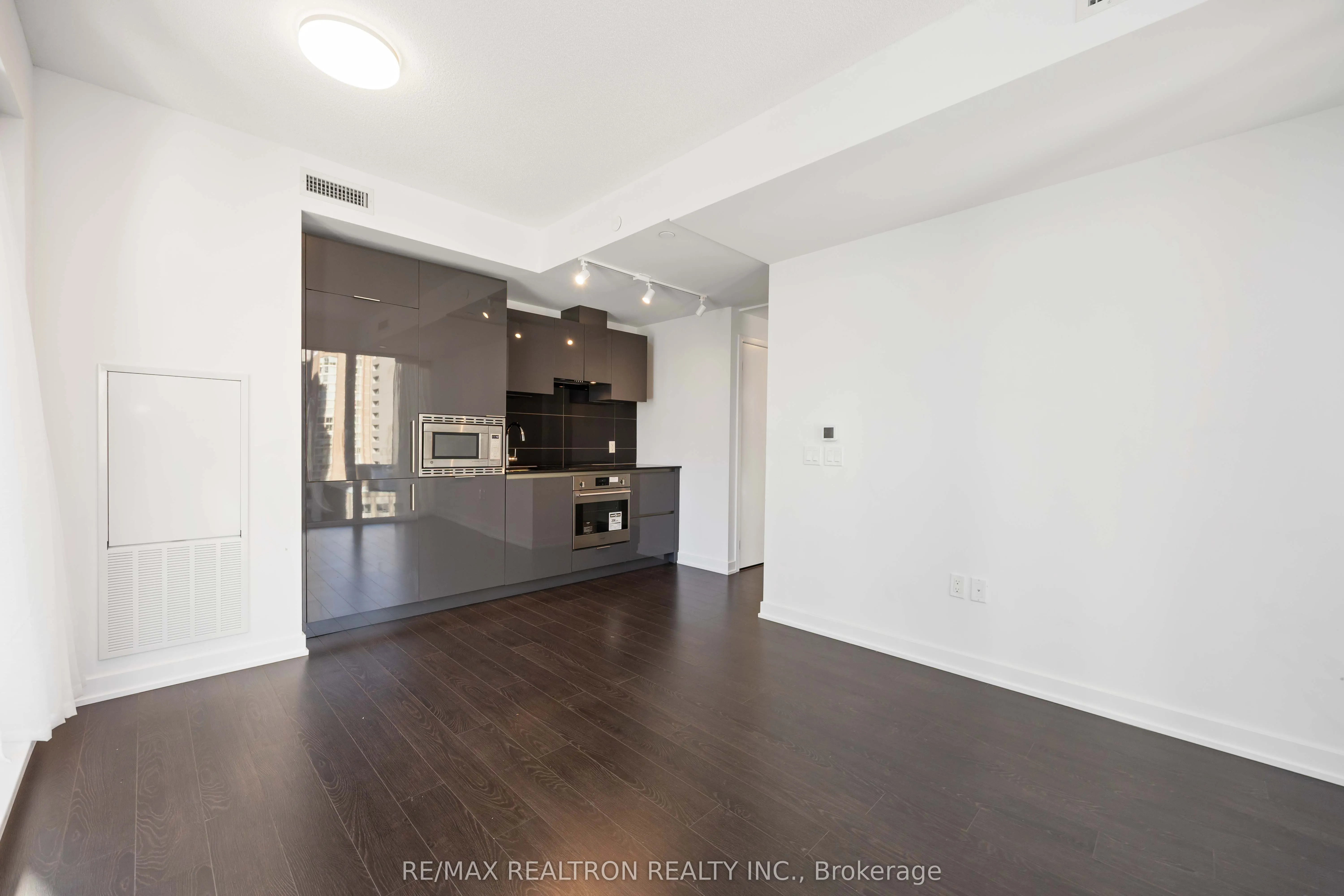 238 Simcoe Street, #1304