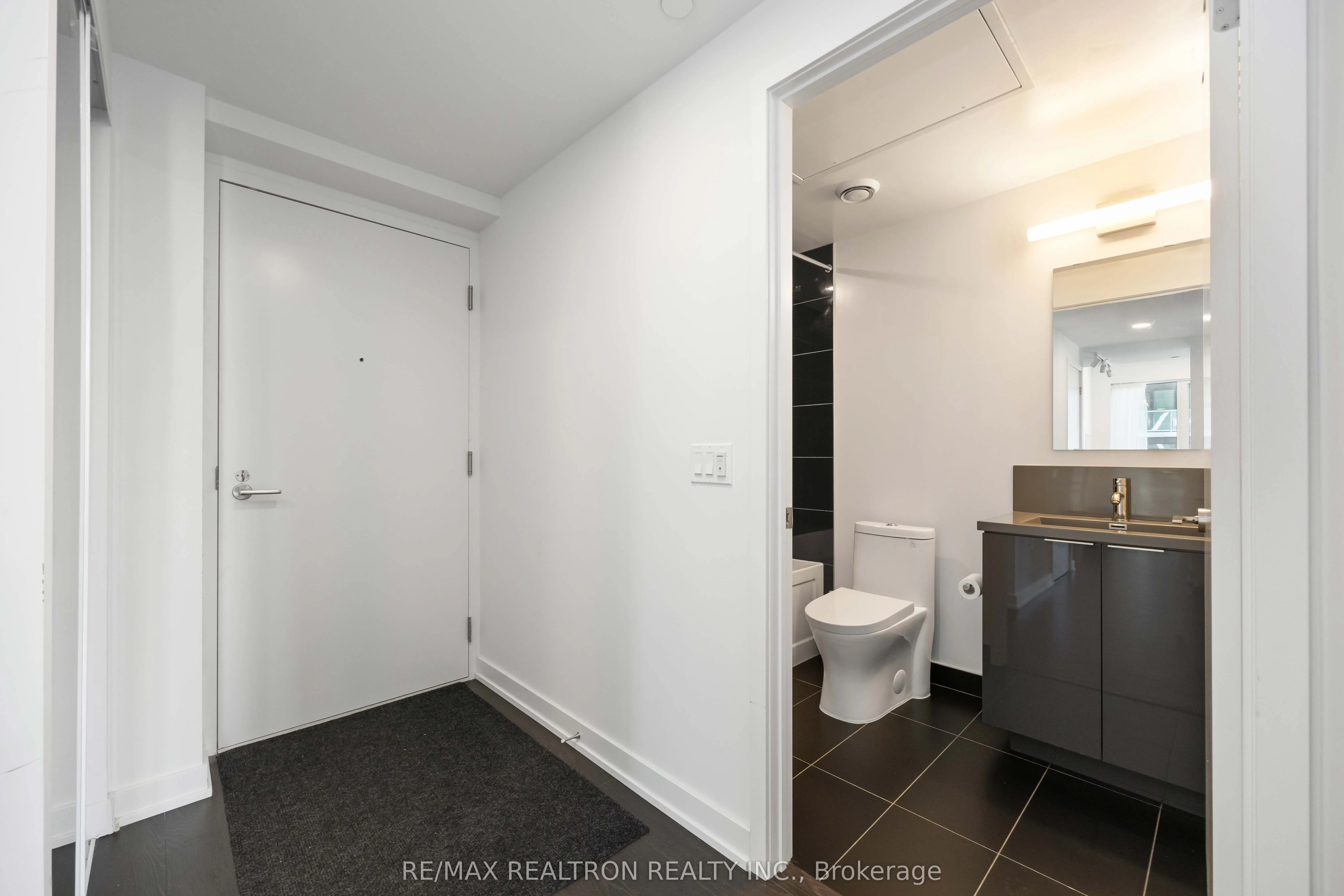 238 Simcoe Street, #1304