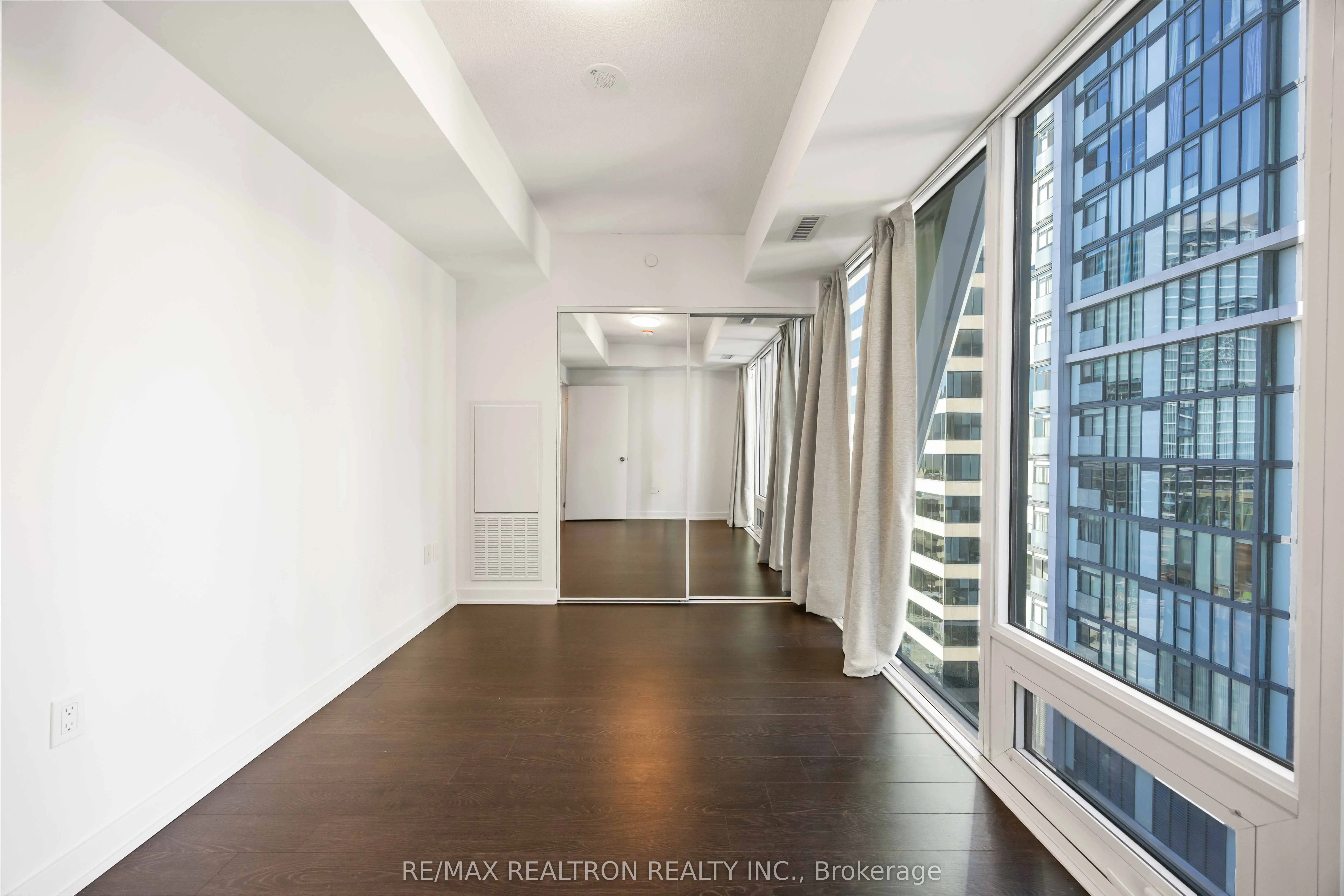 238 Simcoe Street, #1304