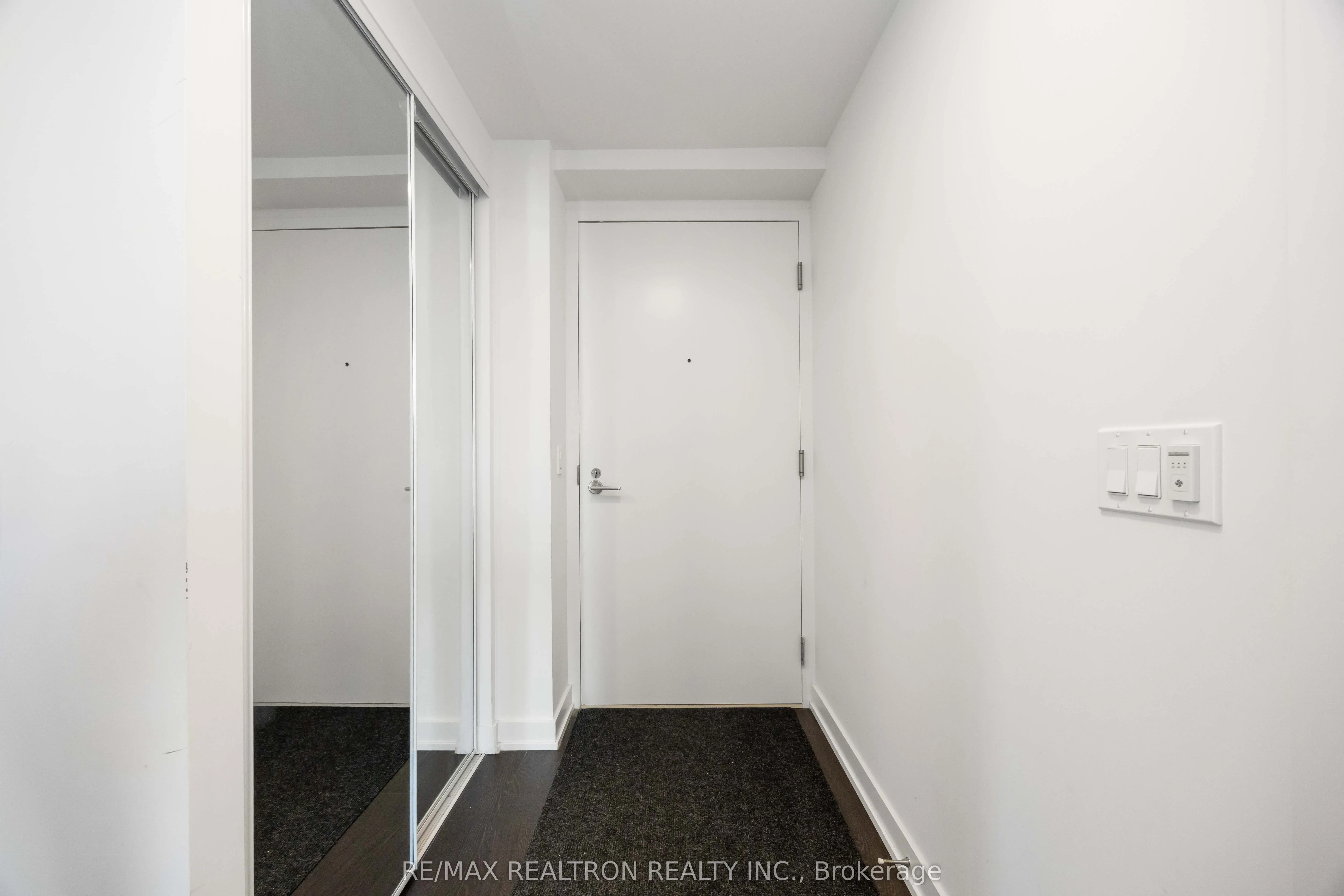 238 Simcoe Street, #1304