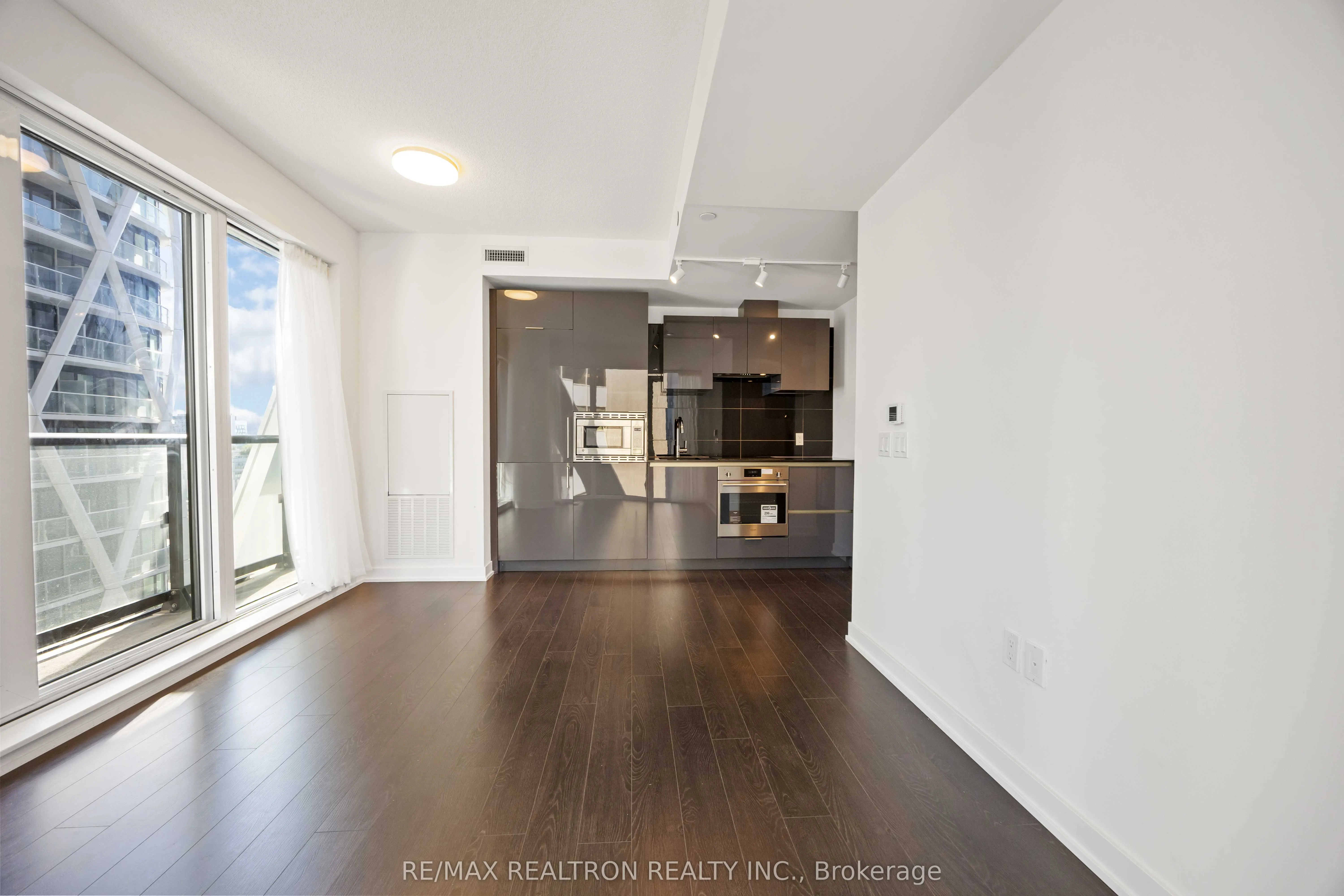 238 Simcoe Street, #1304
