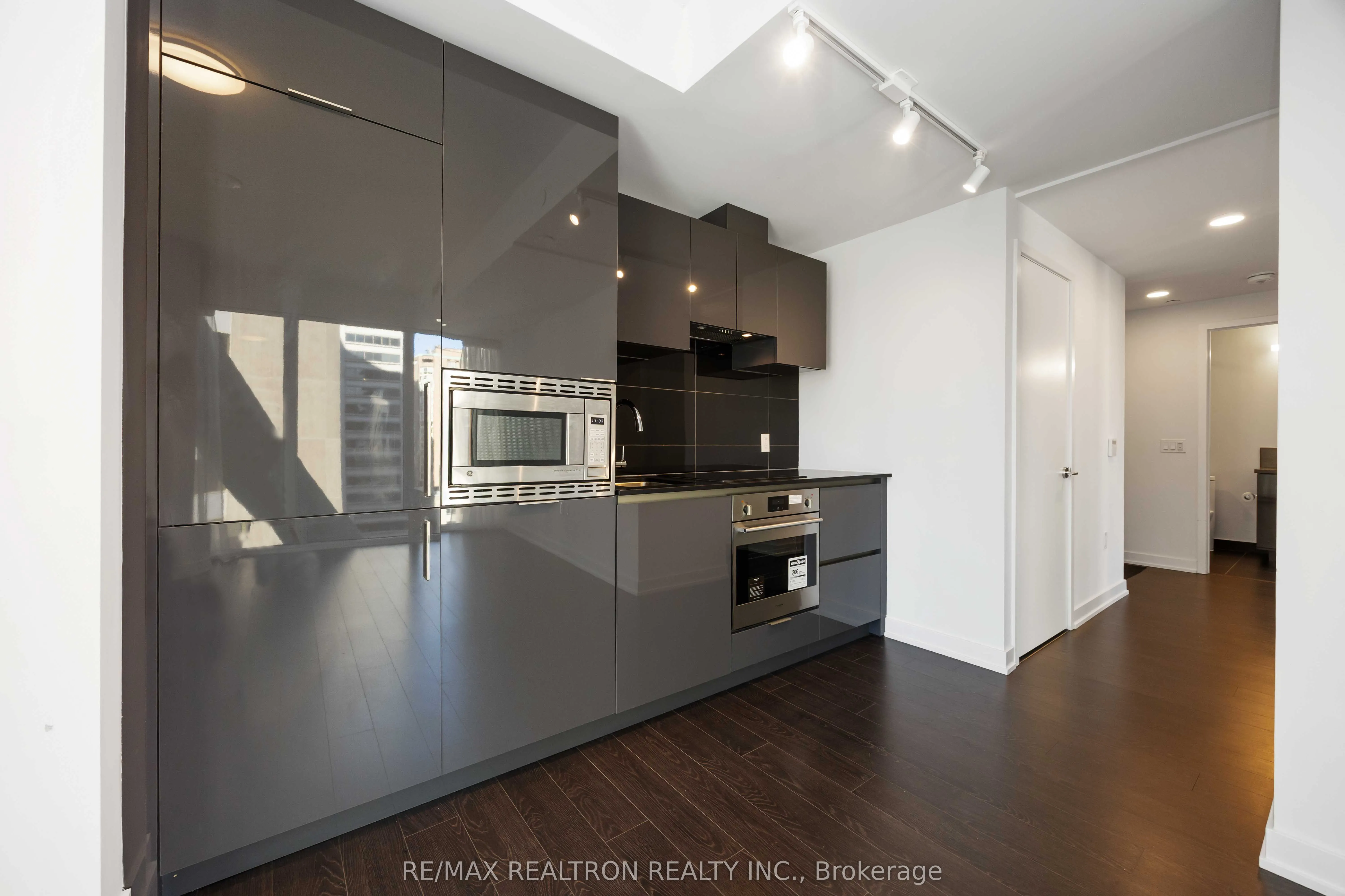238 Simcoe Street, #1304