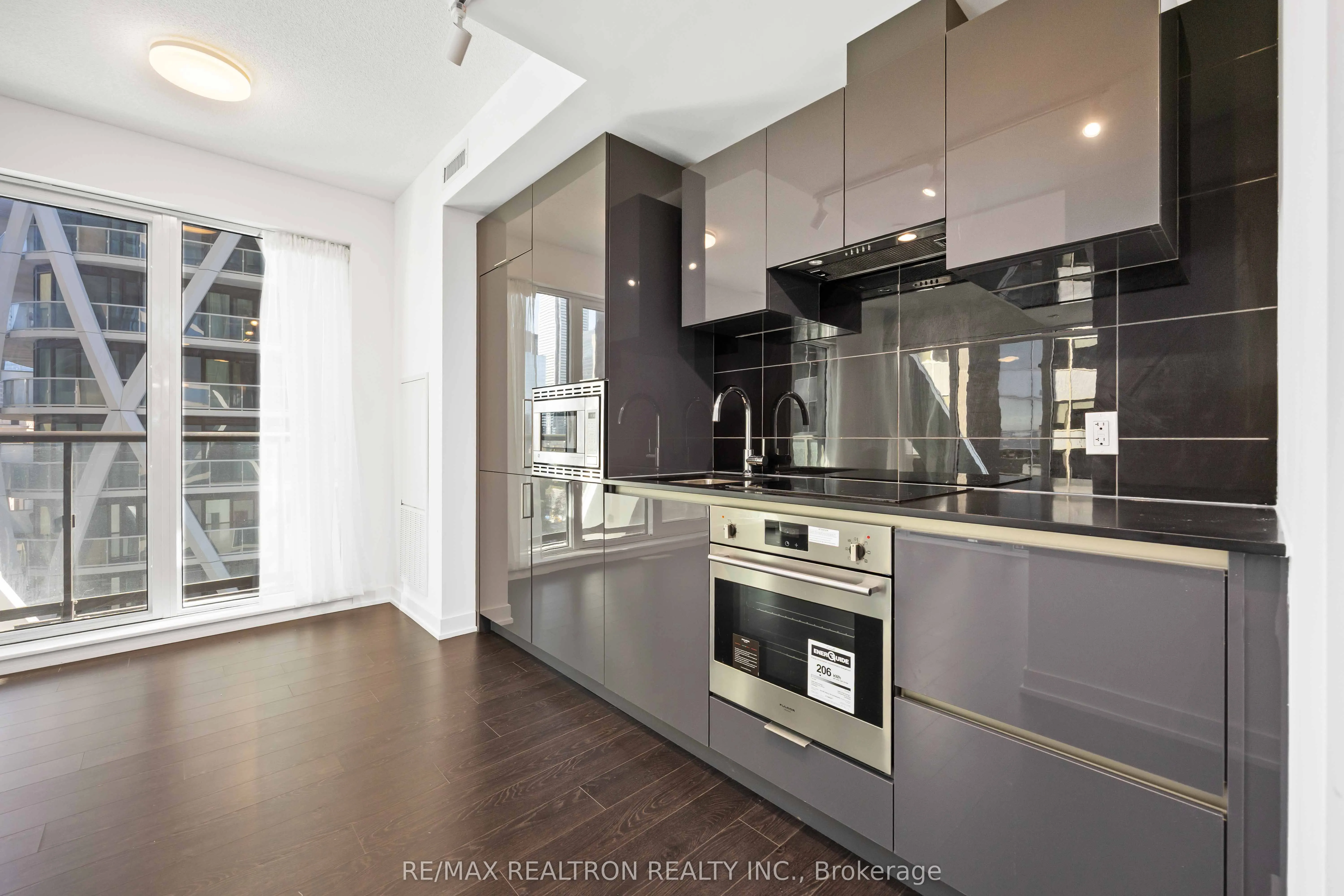 238 Simcoe Street, #1304