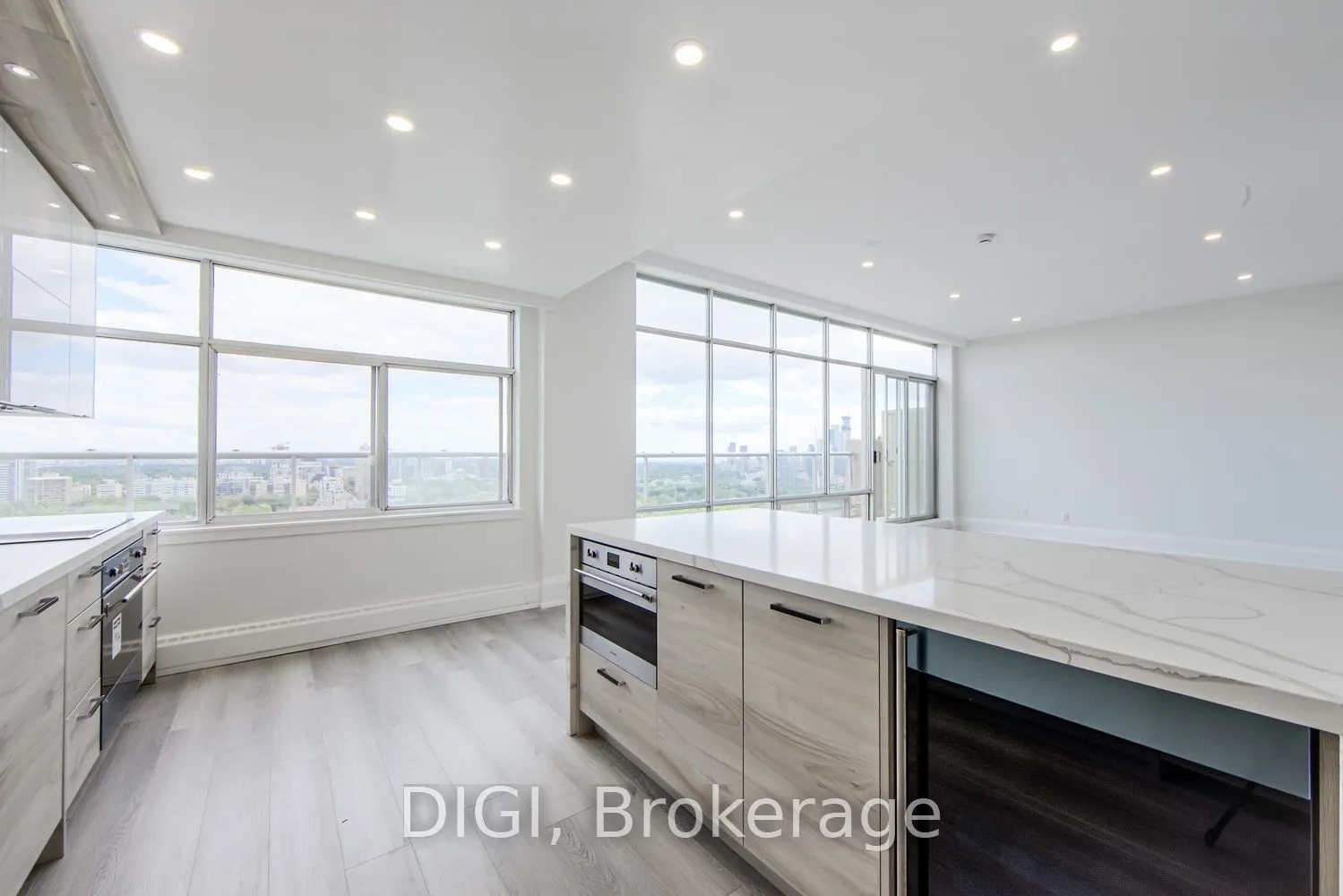 400 Walmer Road, #PH4