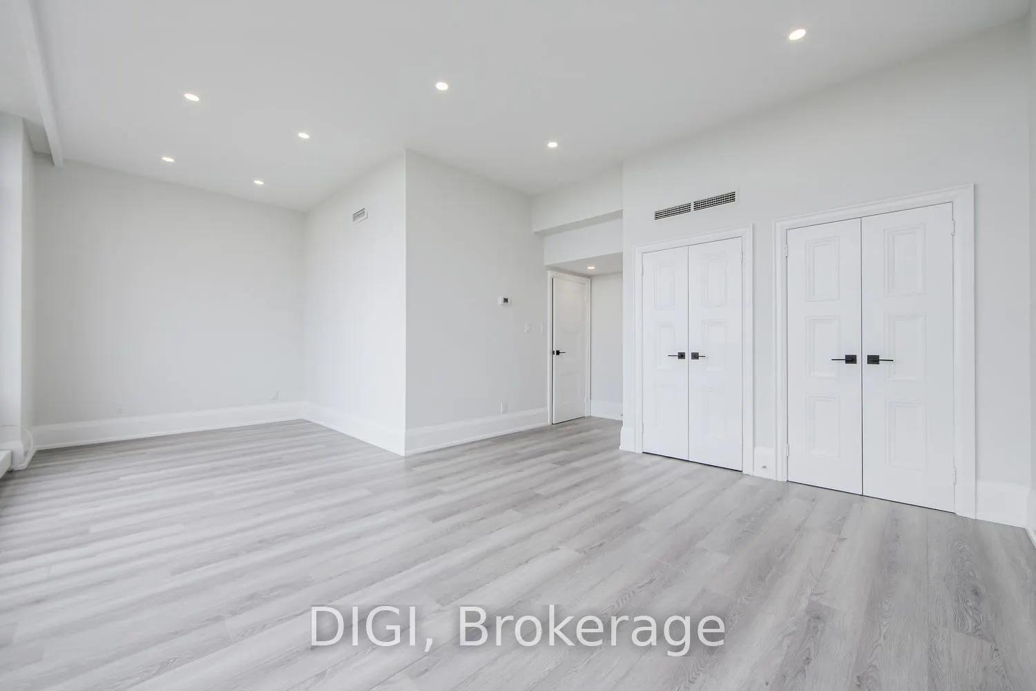 400 Walmer Road, #PH4