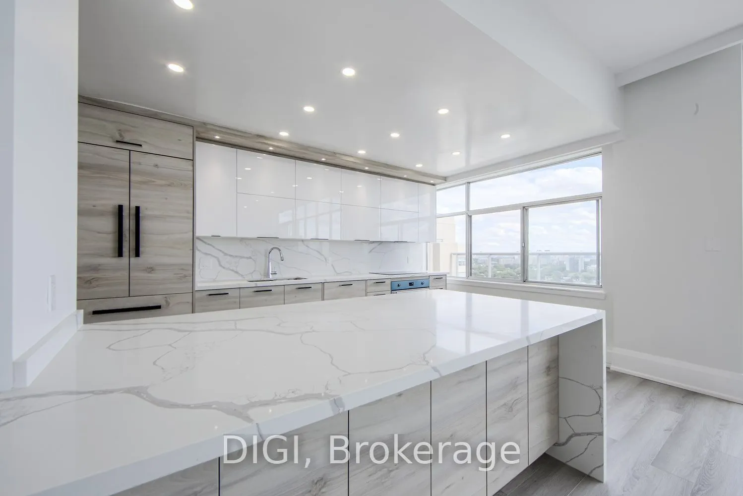 400 Walmer Road, #PH4