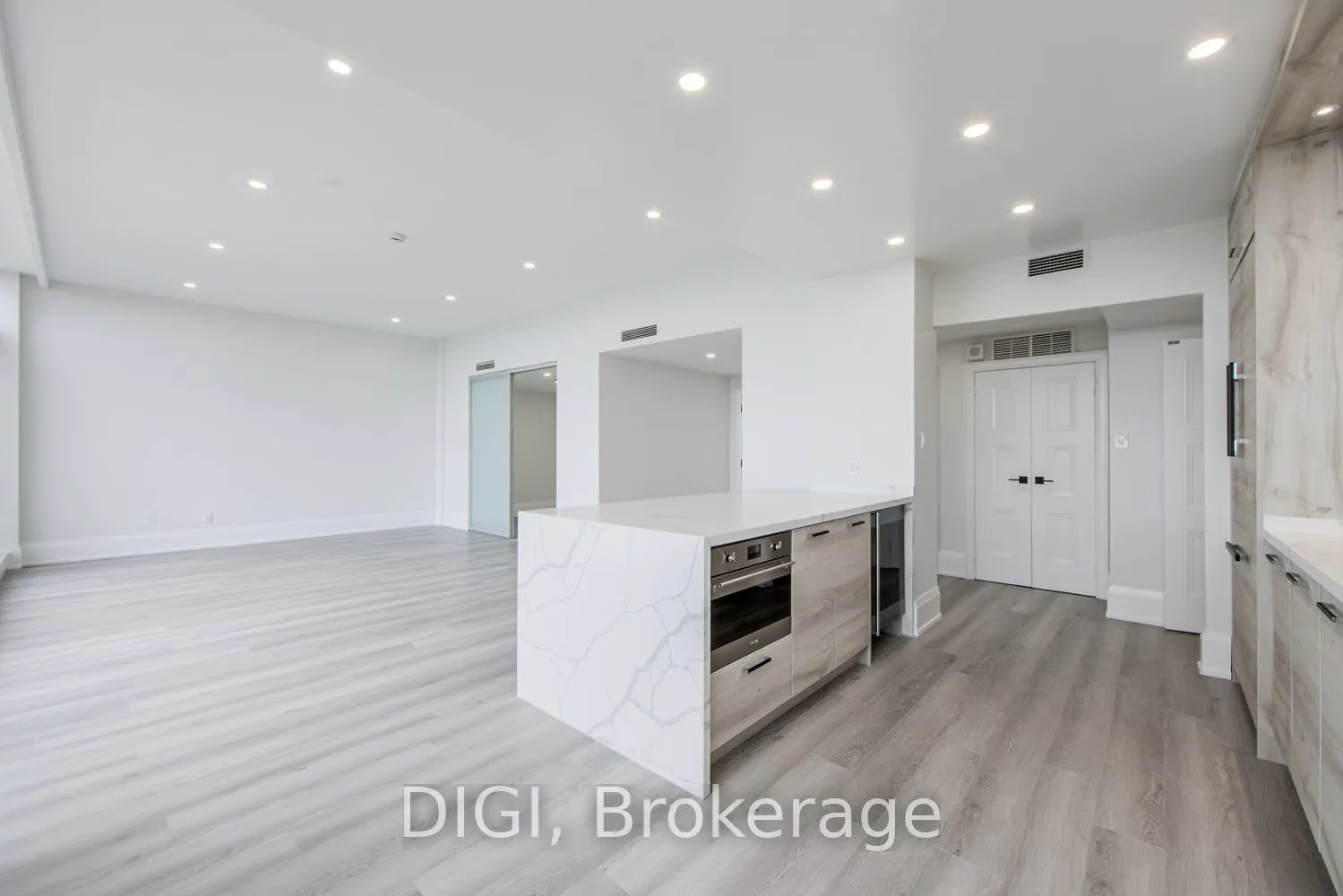400 Walmer Road, #PH4