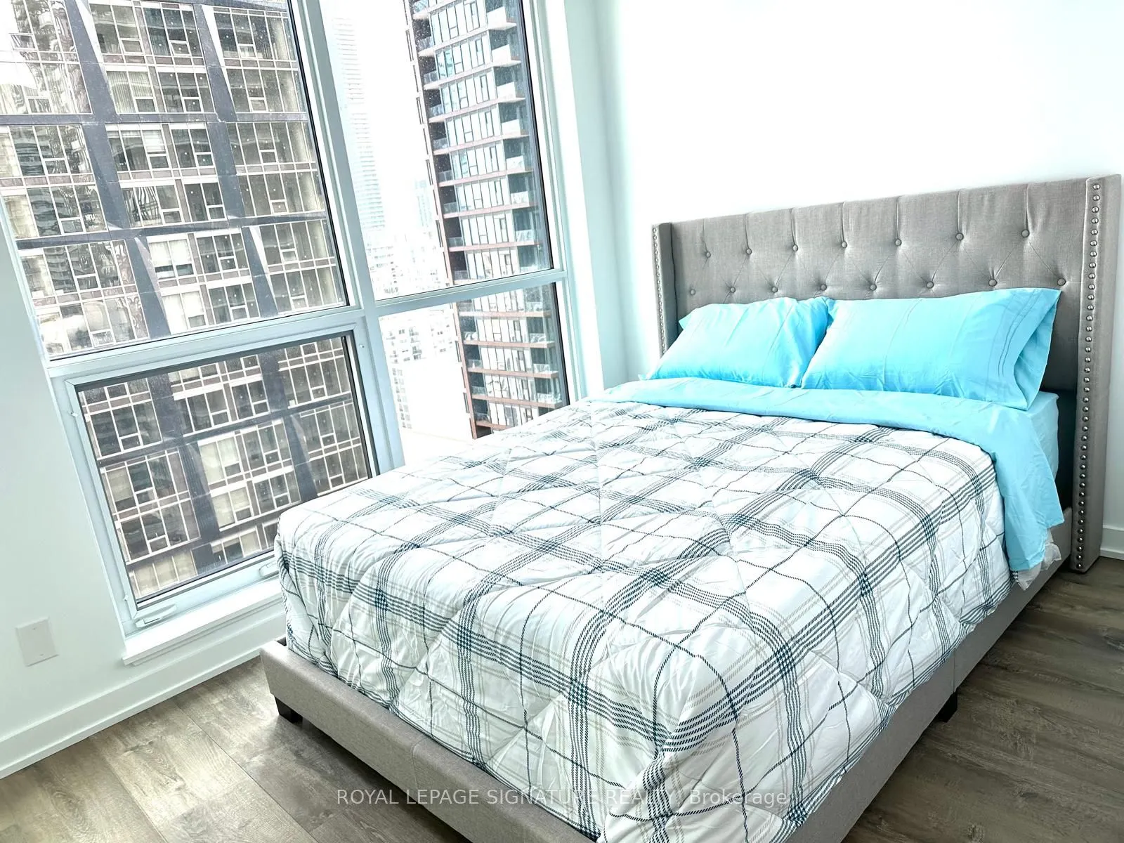 327 King Street W, #2602