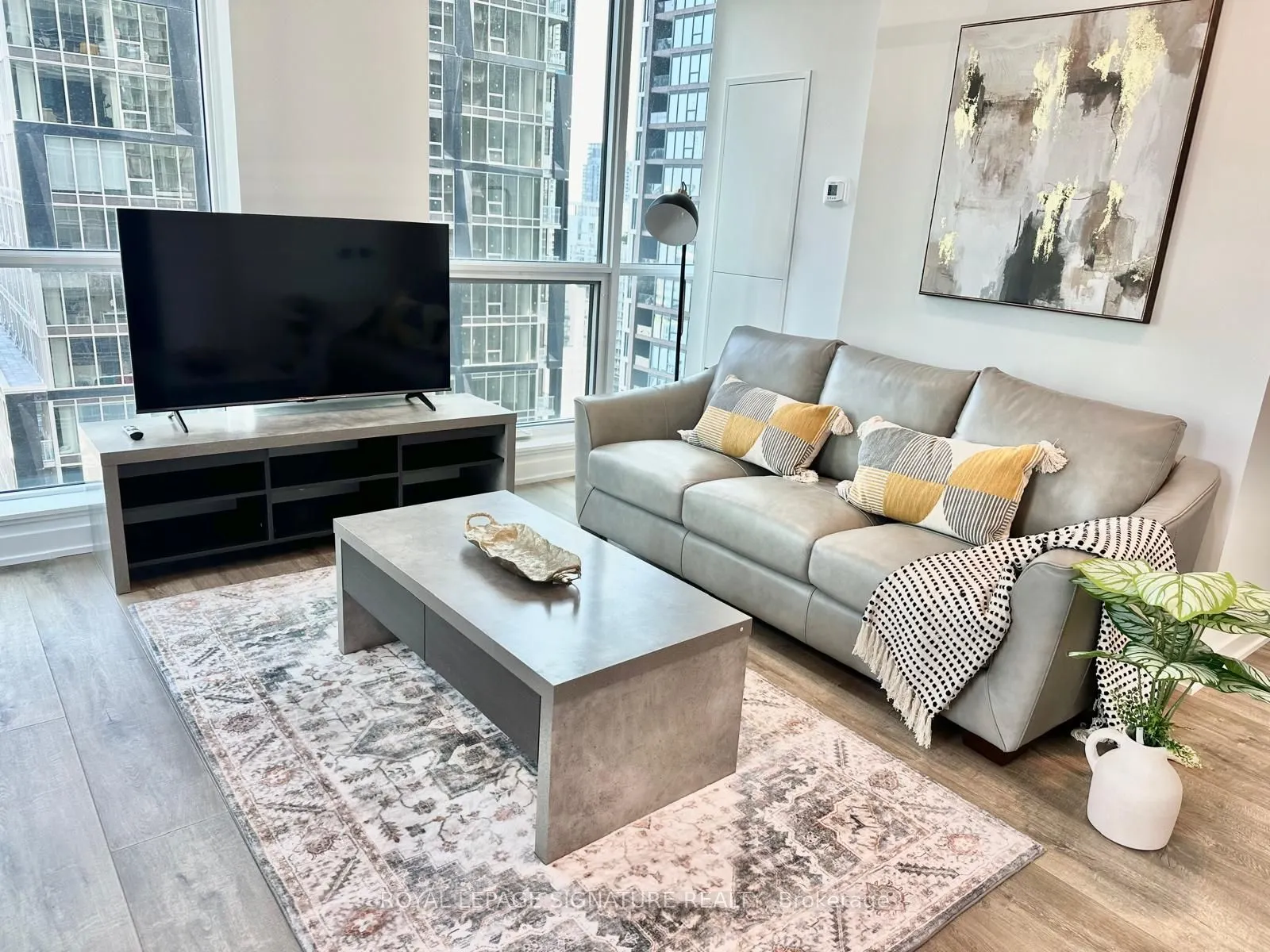 327 King Street W, #2602