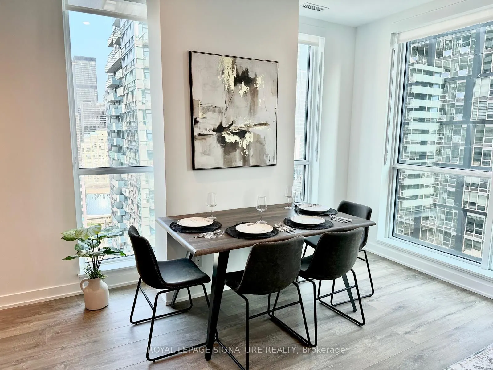 327 King Street W, #2602