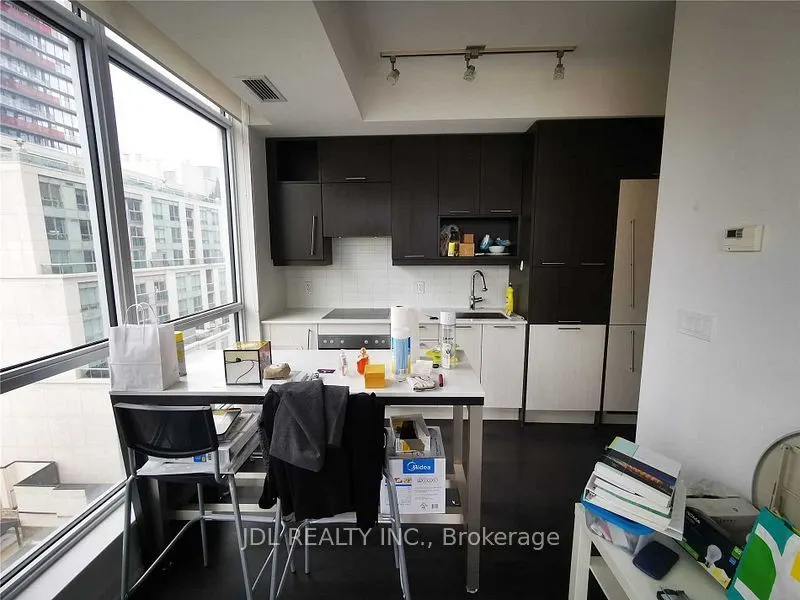199 Richmond Street W, #1009