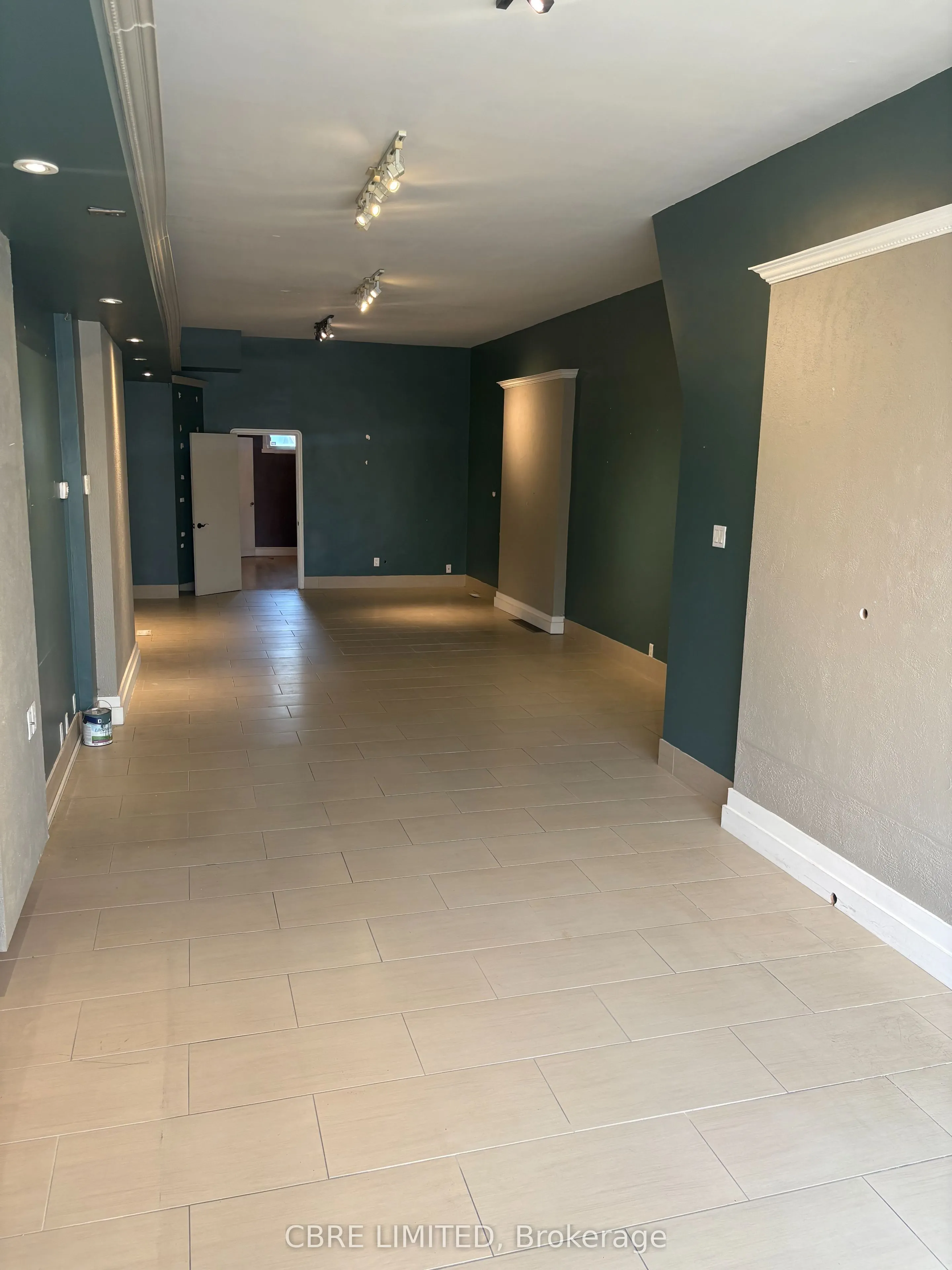 2076 Avenue Road, #1st Floor
