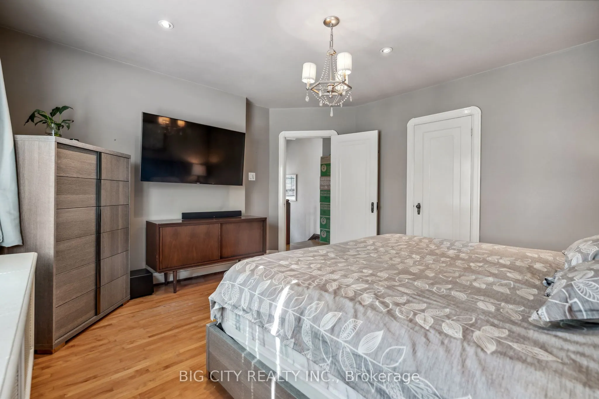 668 Eglinton Avenue E