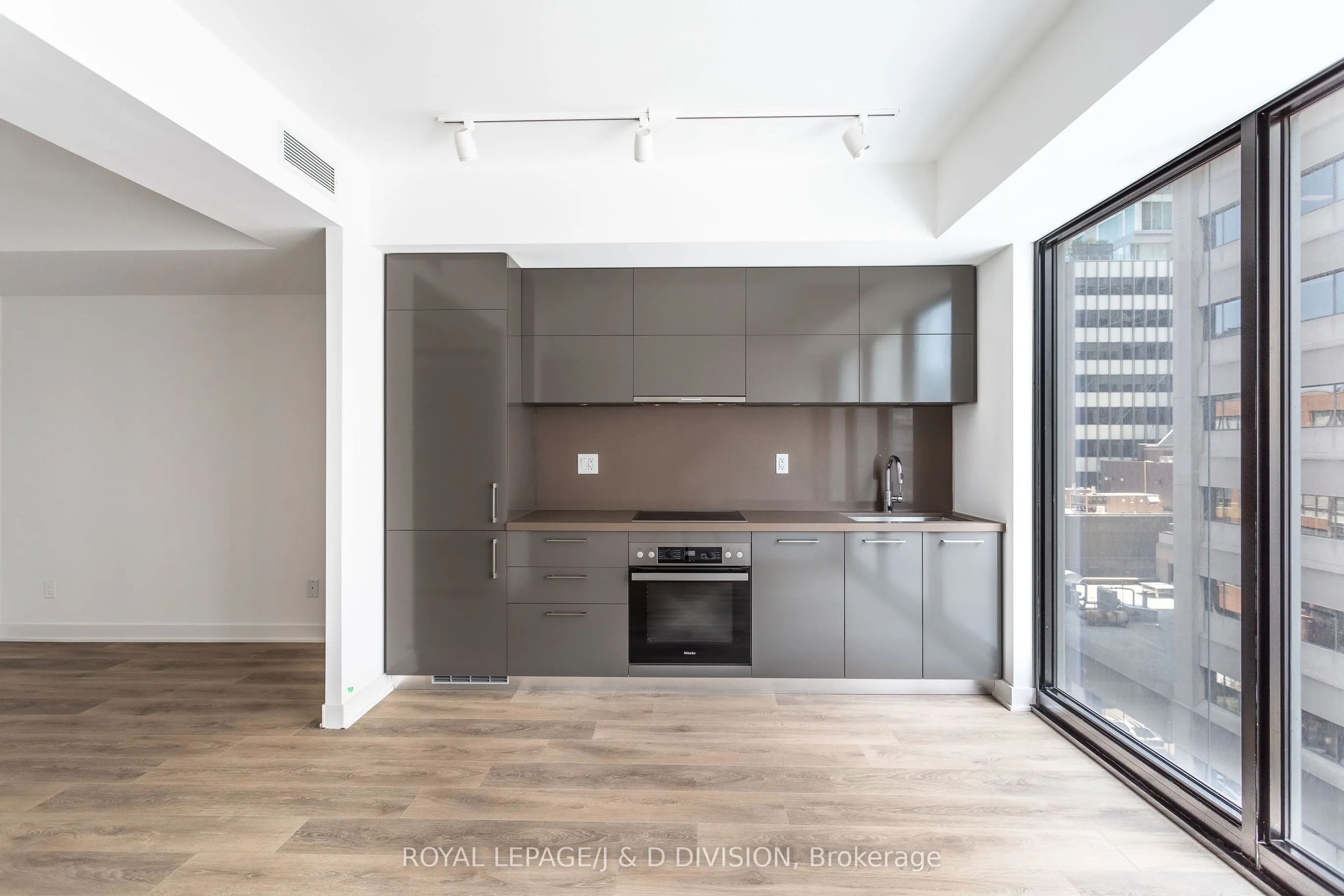 188 Cumberland Street, #607