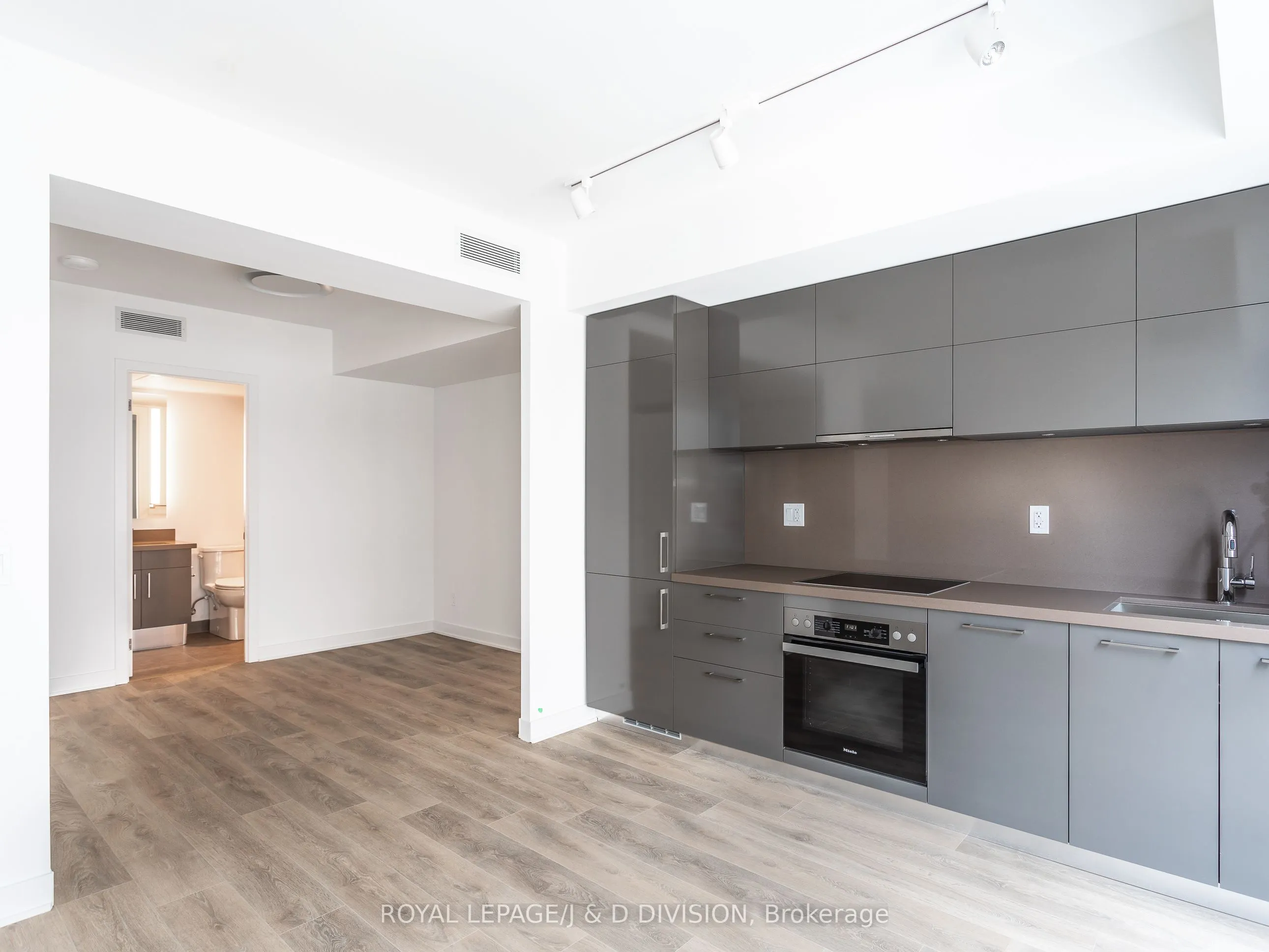 188 Cumberland Street, #607