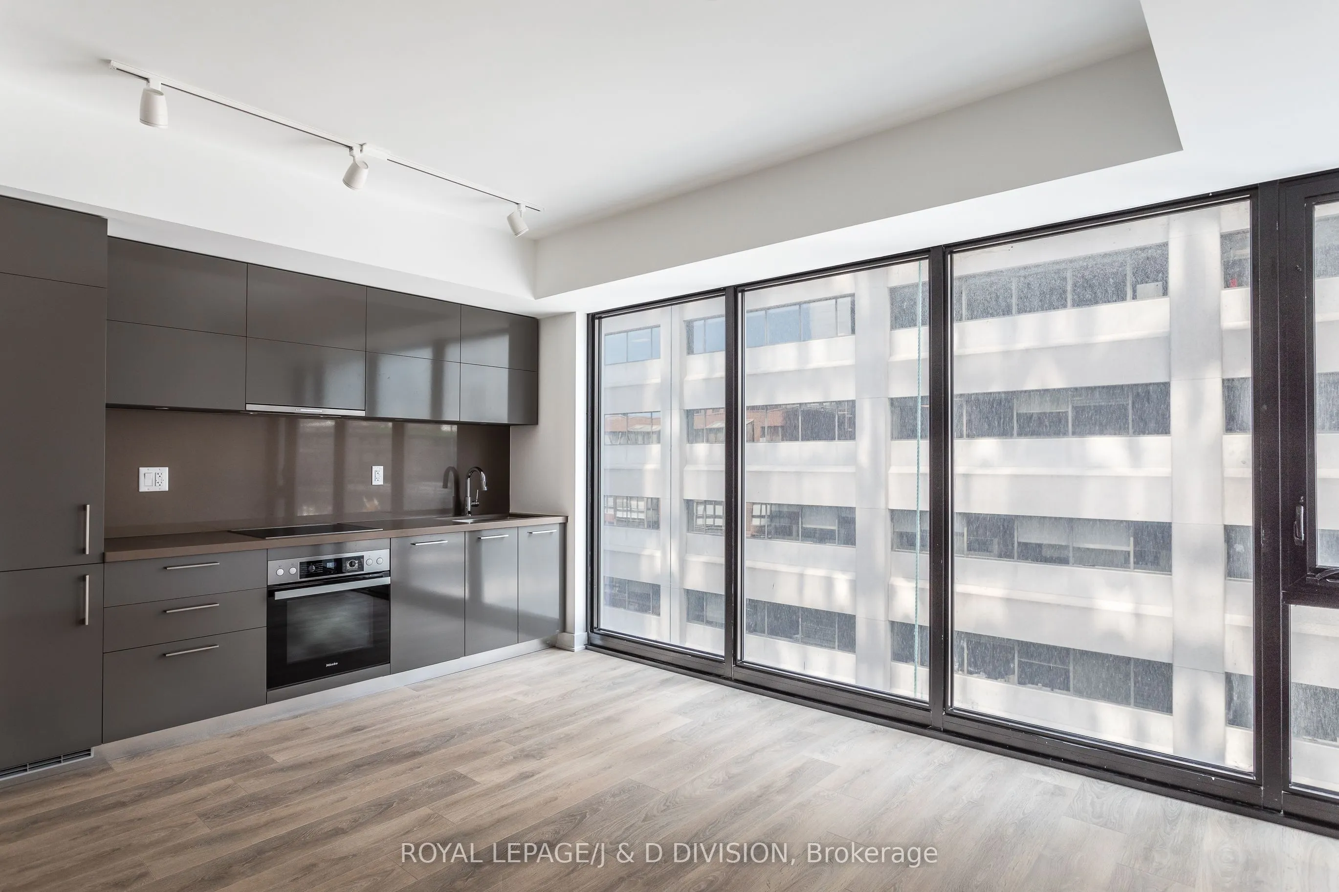 188 Cumberland Street, #607