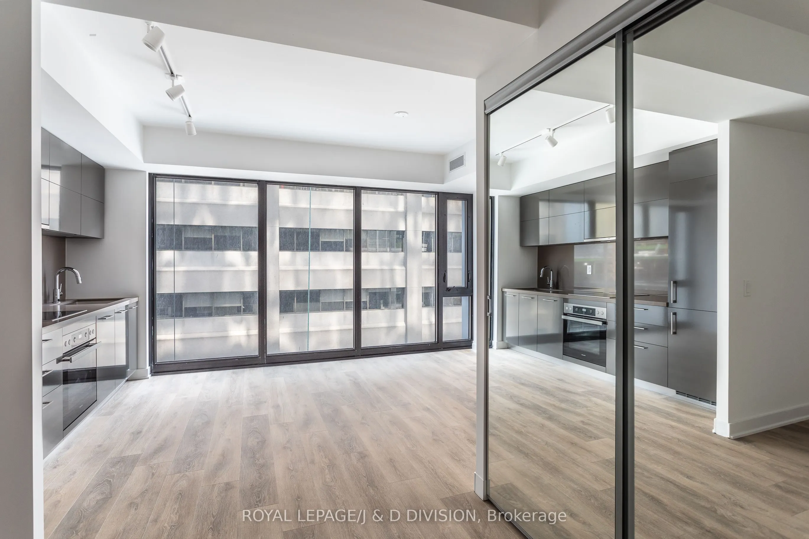 188 Cumberland Street, #607