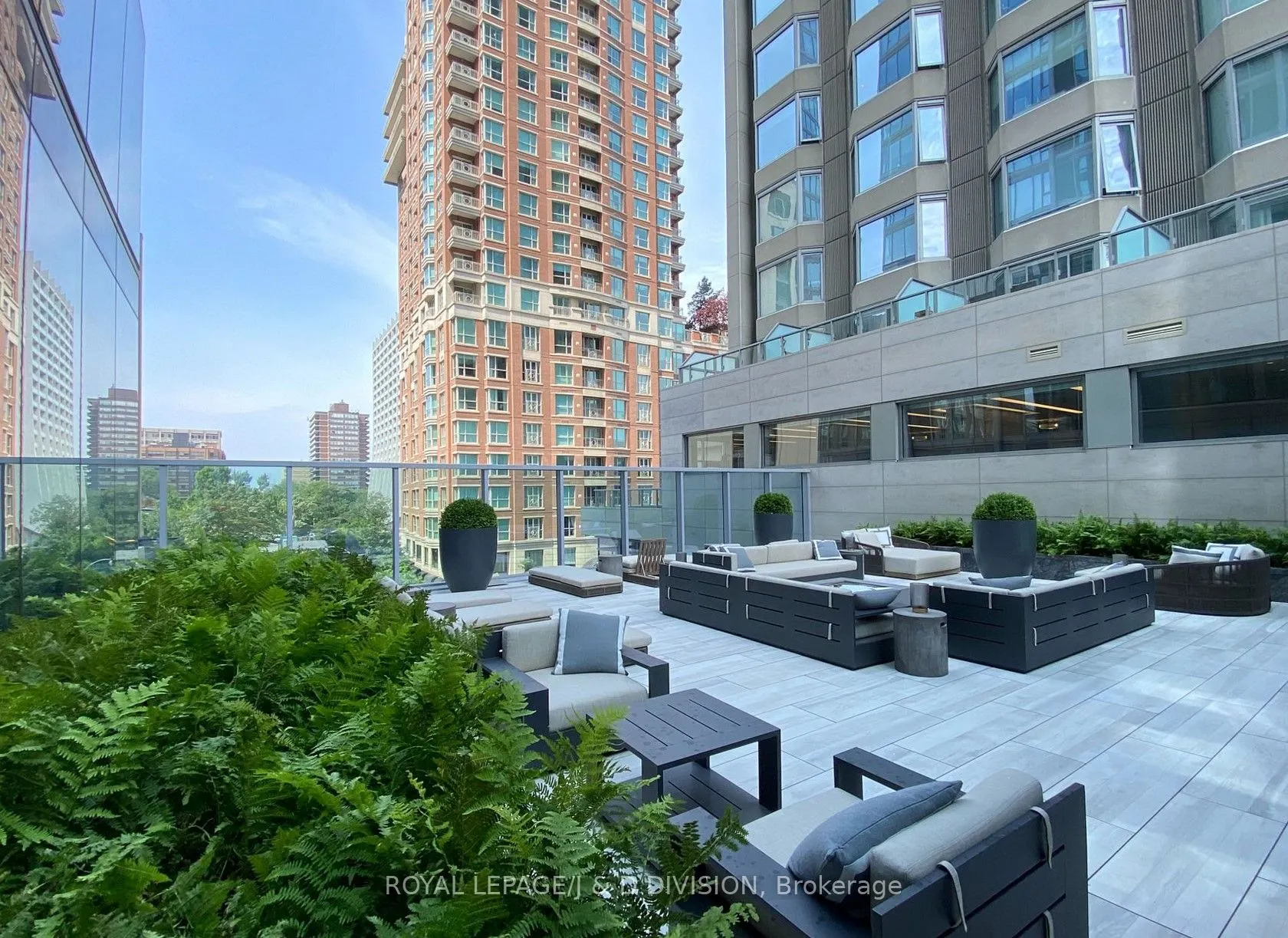 188 Cumberland Street, #607