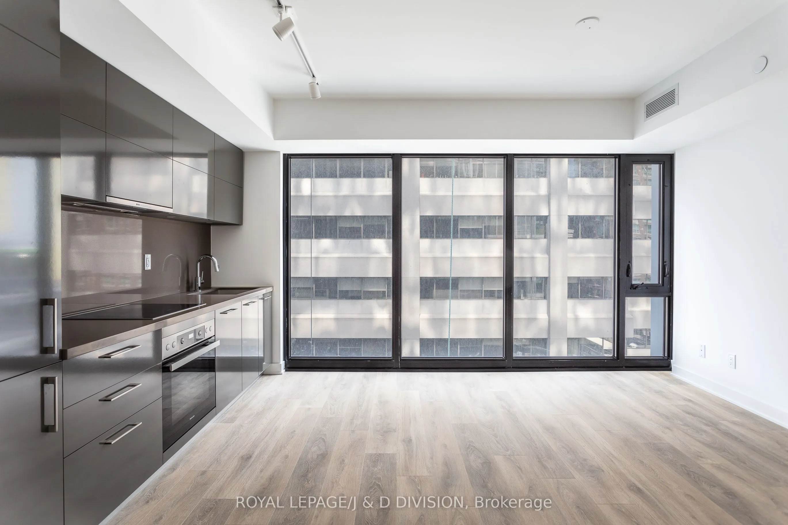 188 Cumberland Street, #607