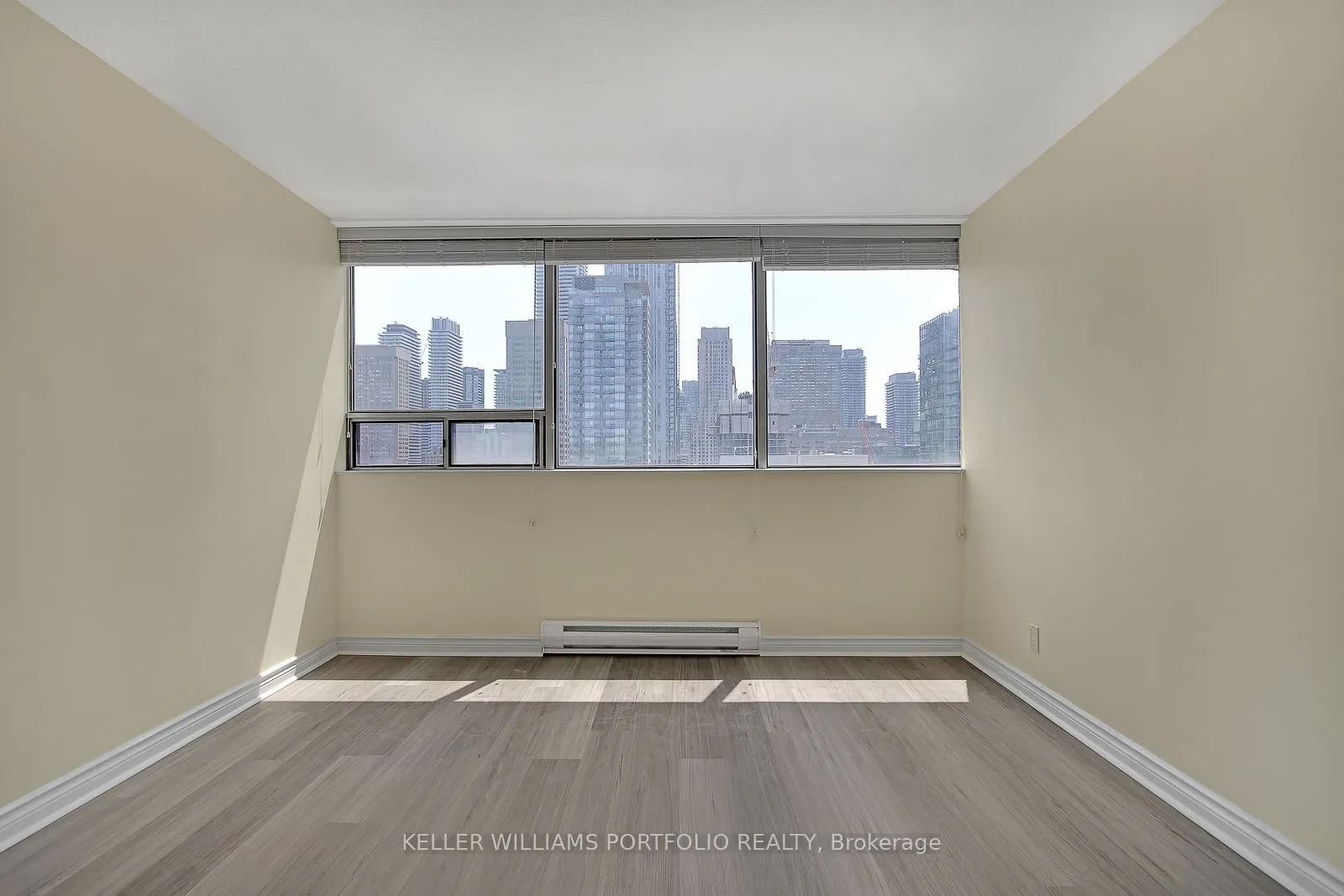 914 Yonge Street, #1704