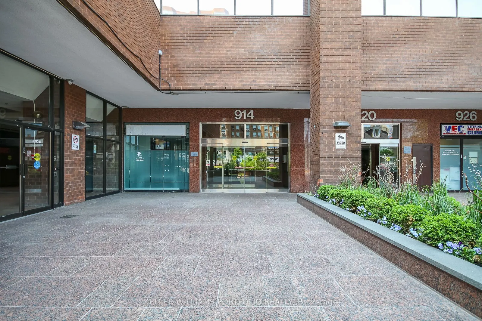 914 Yonge Street, #1704