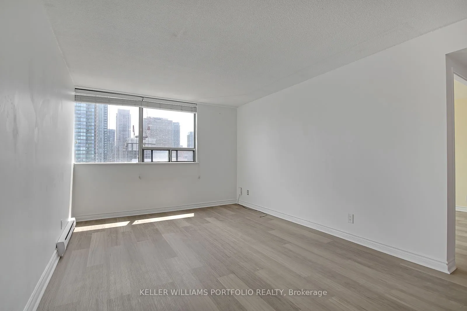 914 Yonge Street, #1704